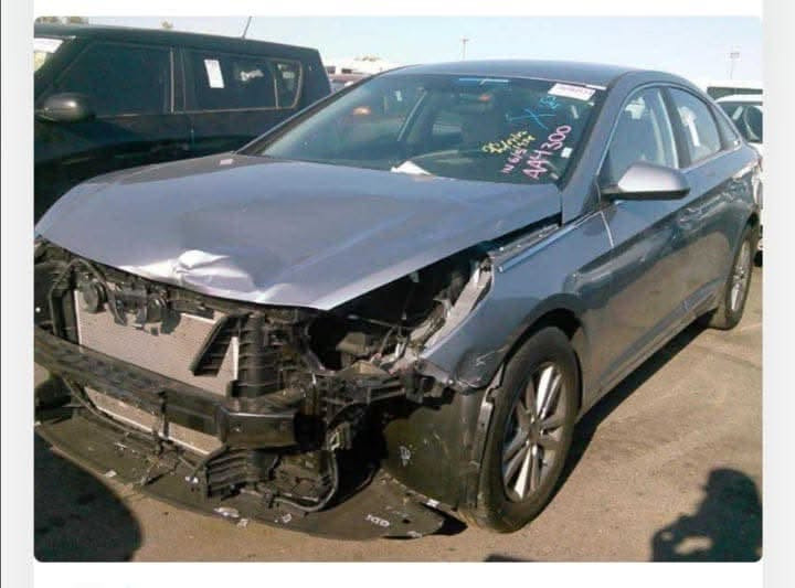 السلام عليكم Hyundai Sonata
هونداي سوناتا أمريكي 
موديل ٢٠١٧ محرك ٢،٤ gdi
كير ومحرك على وضع الشركة وتبريد بشرط 
ماشيه 90ألف ميل 
كير و محرك ما مفتوح وبشرط
رقم اربيل سنويه هزة جديد 
 تحويلها بشرط
صدر وحداديه وطخم تايرات كلها جديد 
مكانها الموصل
ضررها بوند و جاملغ بدون ايرباك وبدون دواخل وبيها ملاحضات بسيطة سيارة جاهزة ماناقصها برغي
‭***********‬‭‬ للتواصل واتساب هم موجود
