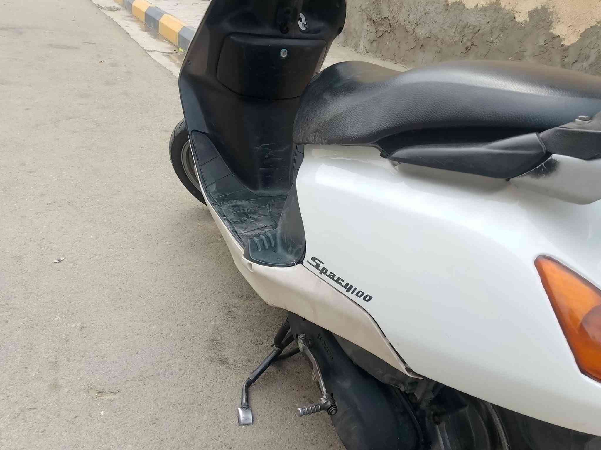 سلام عليكم دراجه سبيسي ياباني مفتوحه بس والفات شرط مكينه جيس باقي كله كفاله عامه حساس بيه سرقه دراجه معنه لكلمه ماناقصه كلشي الموشراء الا يتعبني وتعبه السعر خاص الاستفار *********** مكاني واسط قضاء الموفقيه
