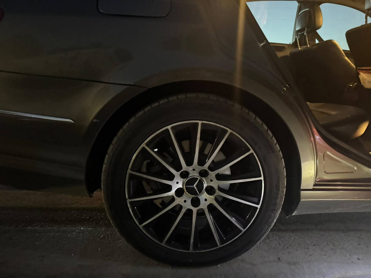 مرسيدس بنز ...2011 ...E350.. لون نفطي غامق  ...تبريد ثلج ..بدون نواقص ..رقم بغداد  السعر 15000$ ....التواصل على الرقم ***********
