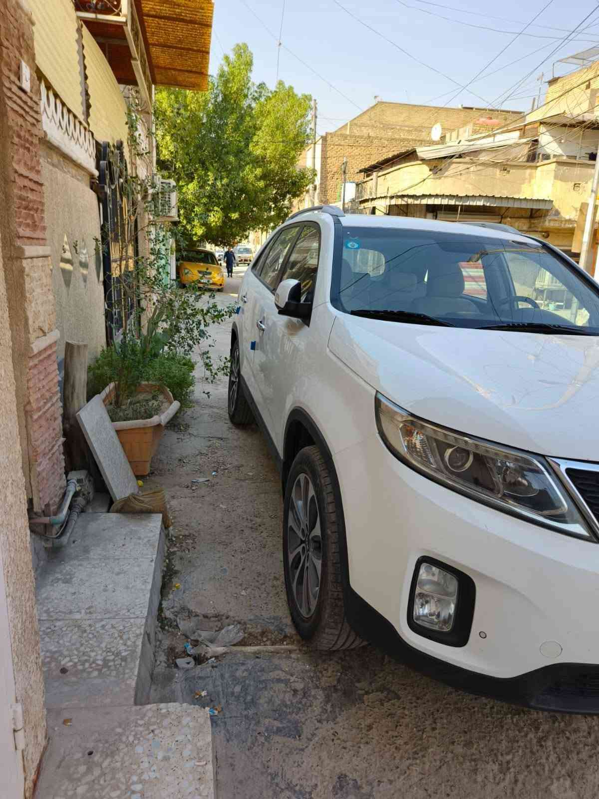 سياره سورنتو ١٤ مكفوله عدا شبر واحد بارد في الباب الايمن الأمامي ماشيه ١٣٢بيضاء كما في الصور محرك ٢٤٠٠طقم تاير والاسبير مانازل بأسمي رقم بغداد سنويه ٢٠٣٠ هزه وسونار جديد السعر الاتصال بالرقم ***********/***********/واتساب
