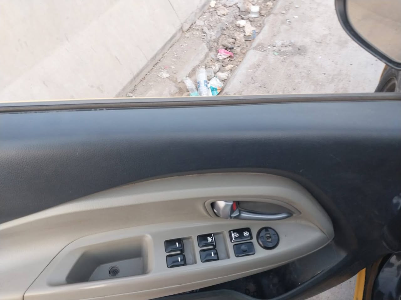 سلام عليكم 
 كيا ريو ٢٠١٥ امريكي دبل كازكيت لا تنقيص ولا تبخير ولا دوانز جاهزه من كلشي جام كهرباء حادث موضح بالصور وبيها طخات بالعراق ومصبوغه بالجديد  السعر ٧٥ وبيها مجال 
بغداد بسمايه
***********
