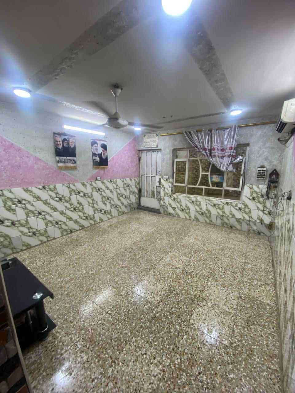 دار للبيع مساحته 90متر طابقين جاهز بي استقبال ومطبخ وترك خارجي وثلاث غرف نوم وحده جوه وثنين فوك وبيتونه وثلاث صحيات واحد فوك وثنين جوه واحد خارجي وواحد داخلي سطحين واحد ليوره واحد ليكدام 
العنوان الثعالبه ال10 الاف
لتواصل ***********
