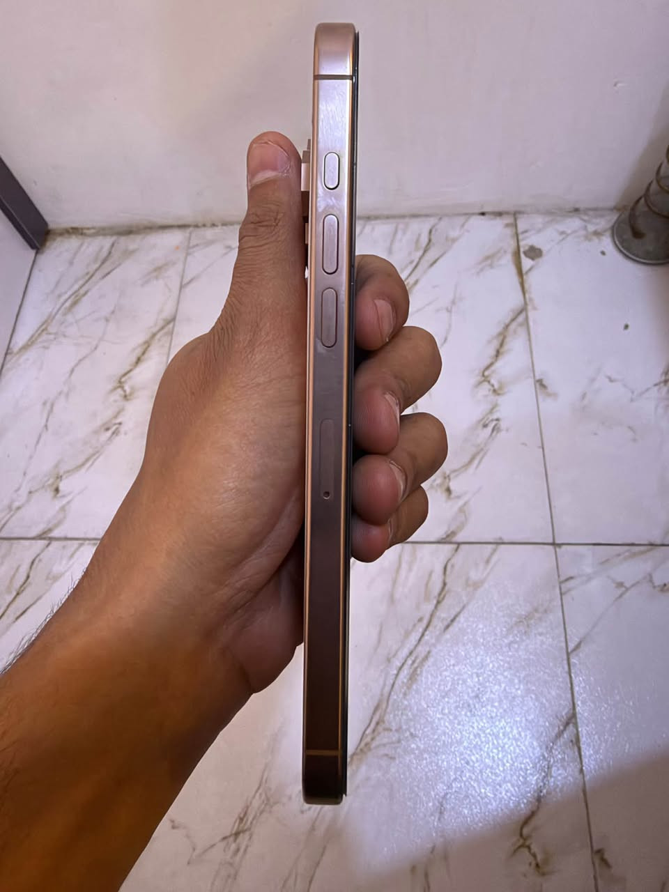 آيفون ١٦ برو ماكس • ٢٥٦ • بطارية ٩٠٪