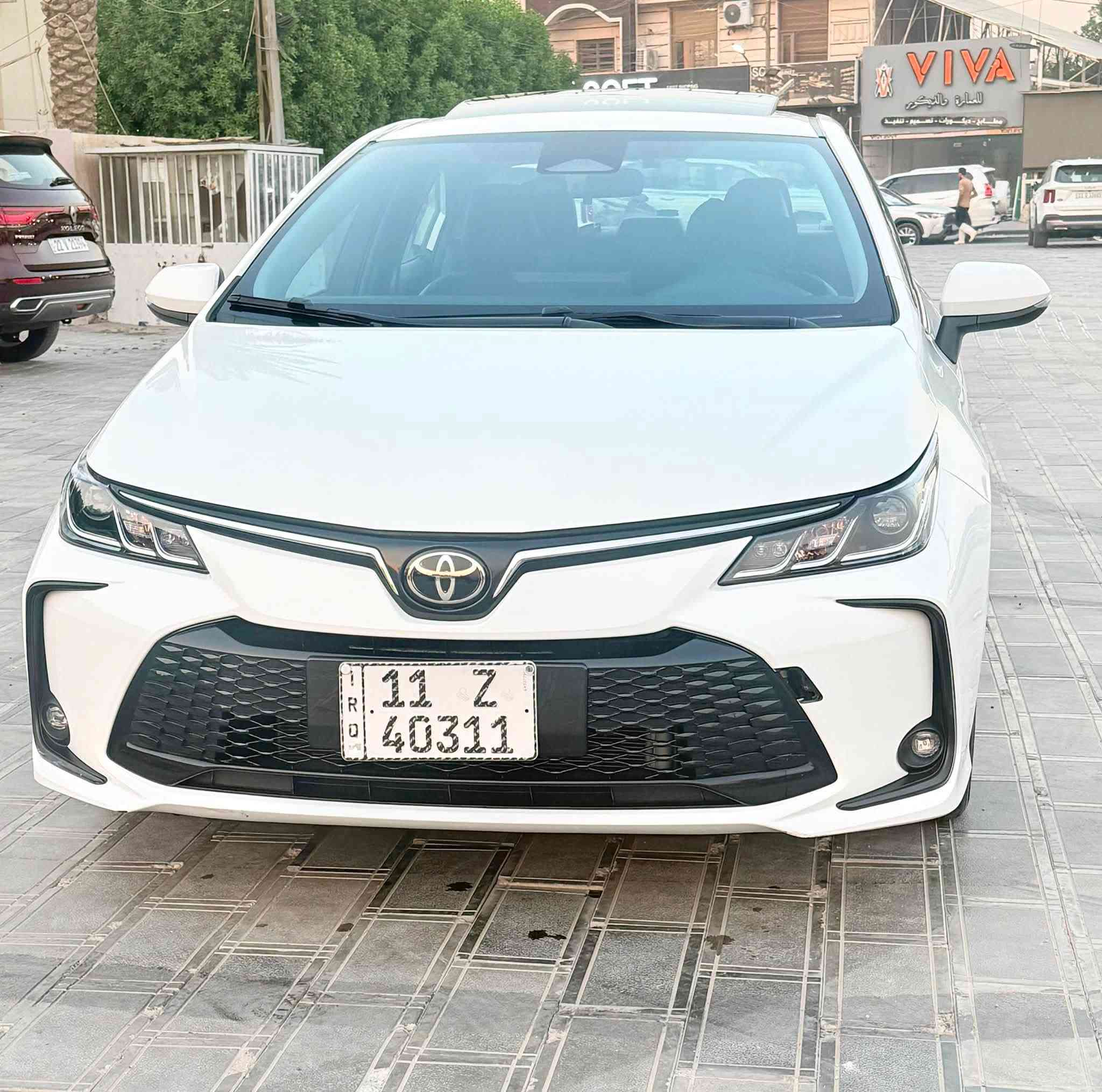 السلام عليكم للبيع فقط كورولا هايبرد موديل 2025 ماشيه 20 الف كيلو كفاله عامه . شادلها داش كام اصلي مربوط مع الرادار . عازل حراري للجام . السعر 158 وبيها مجال . مكان السياره بغداد حي الجامعه للاستفسار ***********
