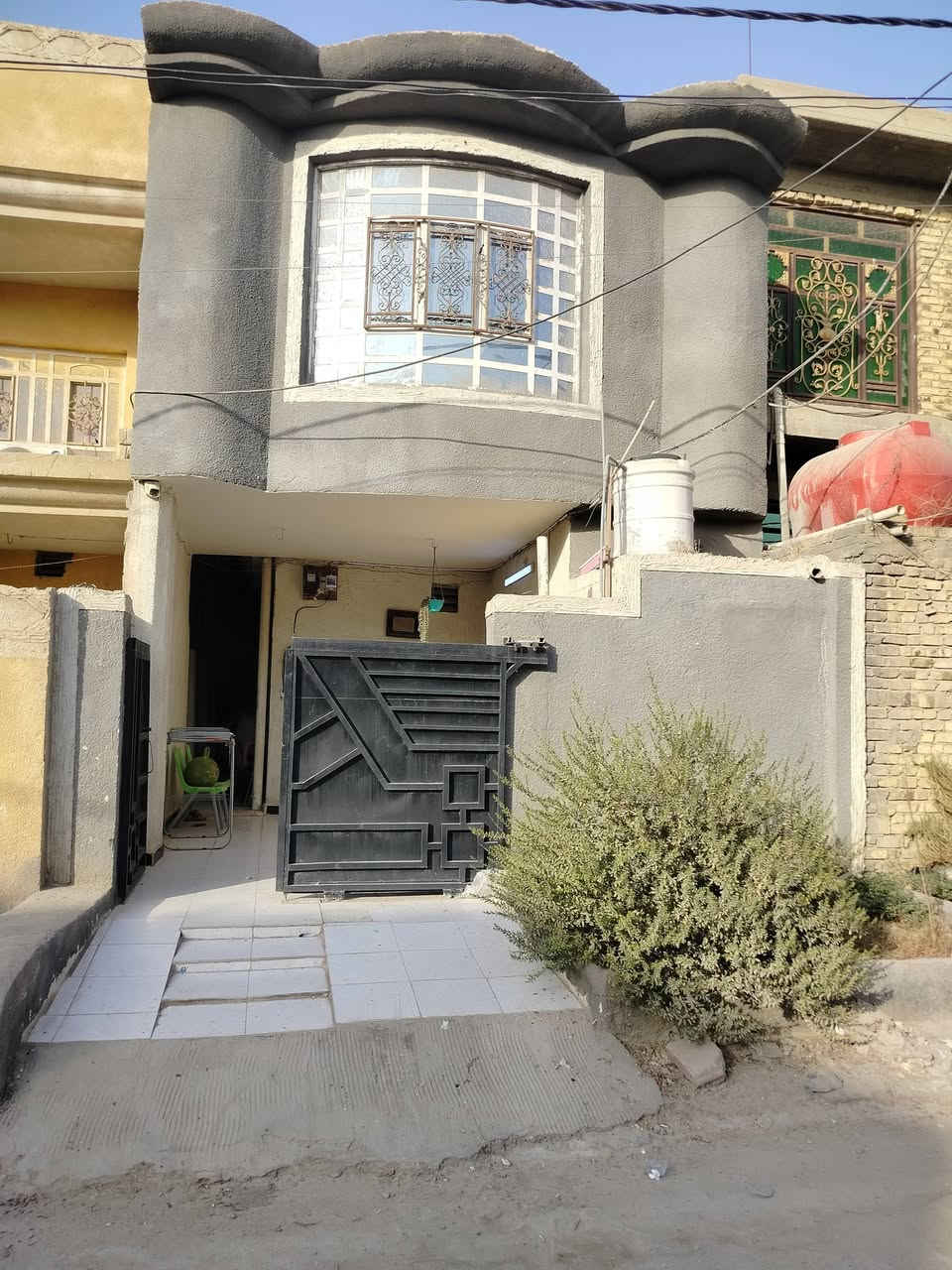 سلام عليكم
بيت للبيع طابو صرف مساحه 110 متر
يحتوي على مطبخ وصاله واستقبال ومجمع صحيات
مع غرفتين طابق ثاني وحده سويت 
موقعه ابي غرق/ حي الحسين / فرع المخبز بظهر شارع كربلاء حله 
يبعد 50 متر عن محطه وقود اليسار
للاستفسار الاتصال
***********
***********
