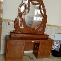 غرفه اخشاب • مستعملة • خدوش بسيطة