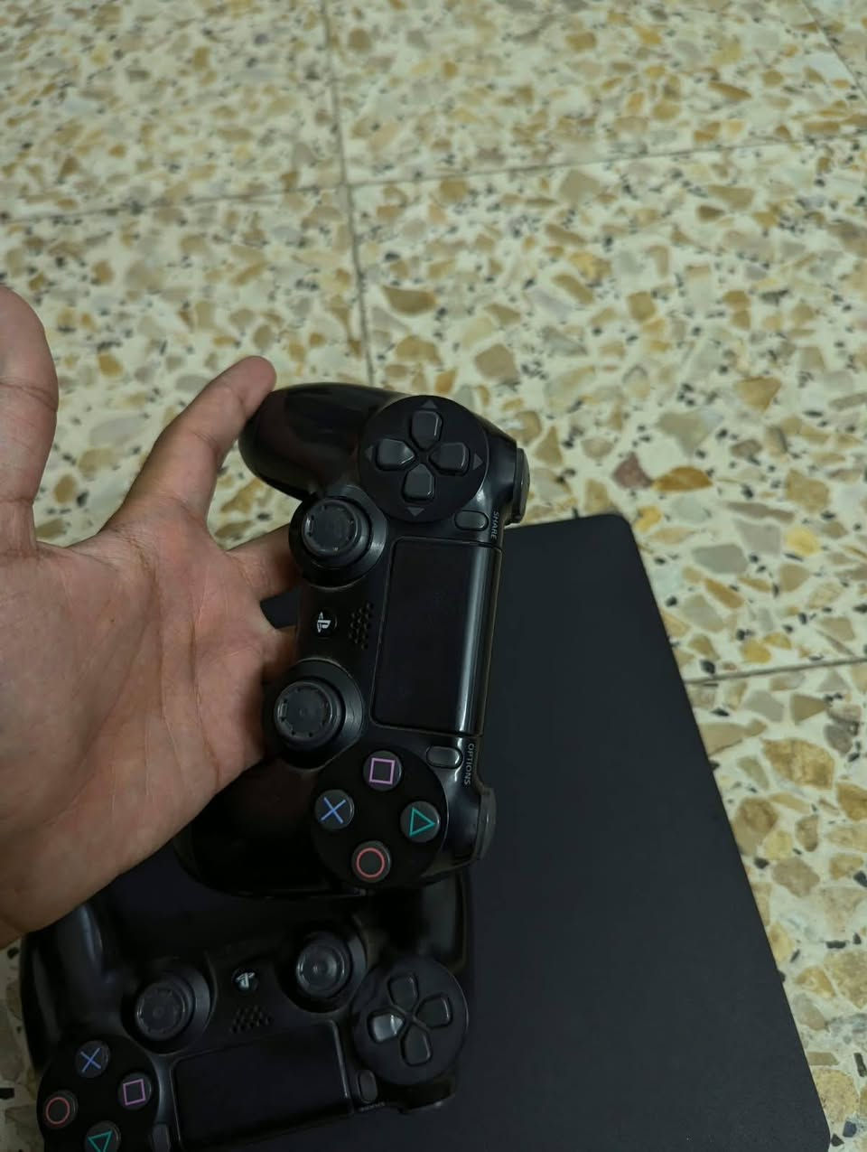 🎮🔥 للبيع PS4 Slim — جهاز مرتب ومجهز أونلاين بالكامل 🔥
إذا تريد جهاز جاهز للعب وما تحتاج تصرف عليه شي، هذا العرض إلك 👇

🎮 PS4 Slim
🌐 الجهاز مجهز أونلاين
⚽ FIFA 26 مشتراة بـ15 ألف
🔫 Call of Duty 6 أونلاين مشتراة بـ15 ألف
🎮 ألعاب إضافية
🕹️ ملحقات كاملة
🎮 جوستكات أصلية
✨ نظافة الجهاز 100%

💰 السعر: 280 ألف دينار فقط

🔥 يعني الجهاز جاهز، الألعاب موجودة، والأونلاين شغال — تستلمه وتلعب مباشرة.

📌 السعر شامل كلشي المذكور أعلاه. 

تواصل واتس ***********
