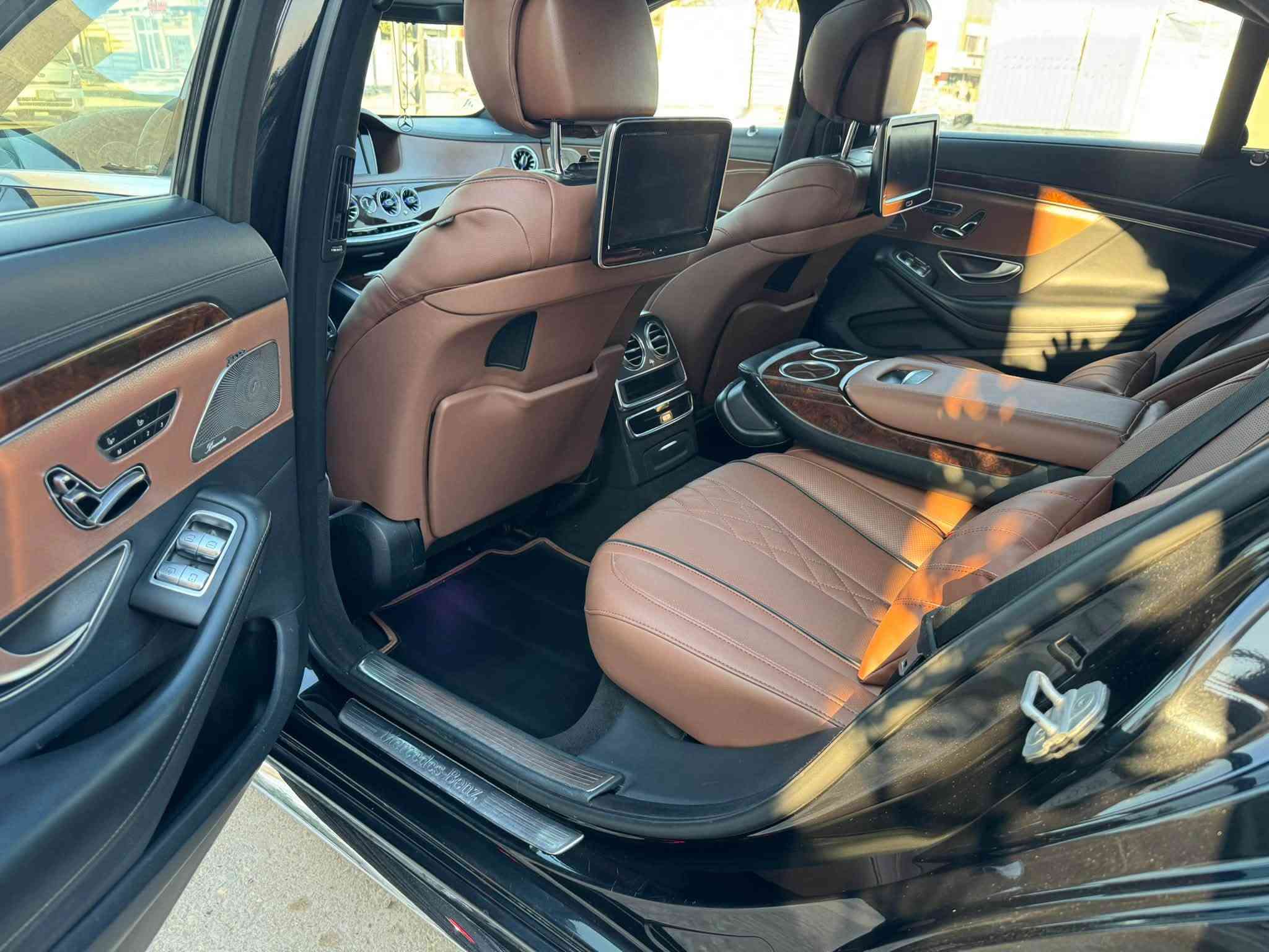 للبيع او مراوس 
السلام عليكم اخوان مارسيدس s350 ديزل محرك 6 سلندر موديل 2015 باب طويل وارد الماني 6 فصوص فوووول الفول 
رادار امامي وجانبي
بانوراما
داتاشو 
كامرات 360
قياده اليه 
مساج كشنات 
اوتوبارك 
5 بردات 
شاشات خلفيه 
كشنات تدفئه تبريد 
تحويل ثاني يوم السيارت جاهزه وبدون اي نقص السعر 26000 الف وبيها مجال للاستفسار الاتصال ع ***********
