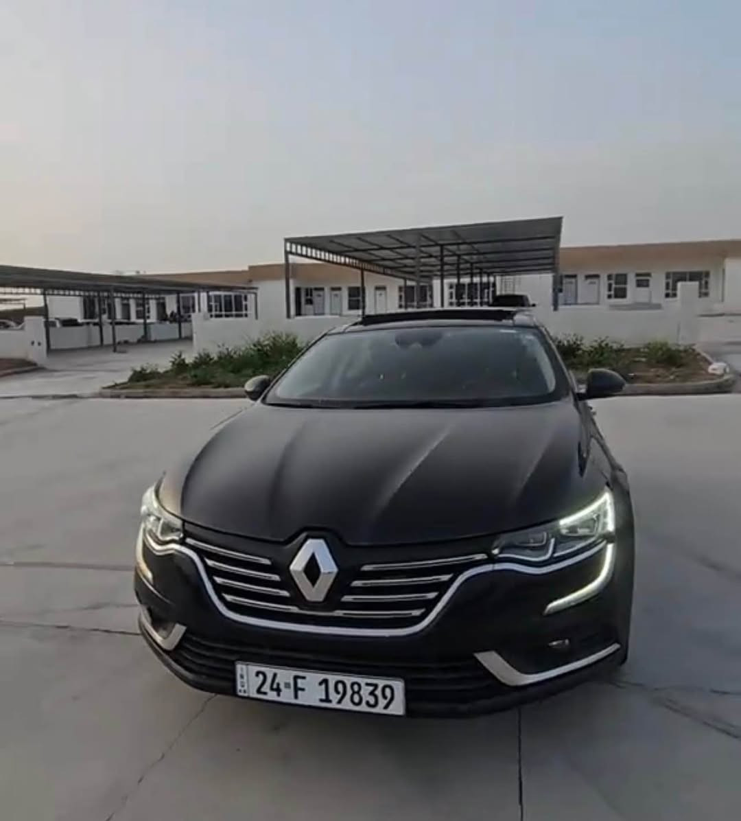 🚗 للبيع | Renault Talisman Initiale Paris 2018 | أعلى فئة (Full Option)

شركة مهند .....

🔹 الموديل: 2018

🔹 ناقل الحركة: أوتوماتيك EDC دبل كلتش 7 سرعات

🔹 اللون: أسود

⭐ أعلى فئة Initiale Paris – فول مواصفات بدون استثناء

المواصفات الخارجية: ✅ فتحة بانوراما كهربائية كاملة

✅ مصابيح LED PURE VISION الأصلية الذكية

✅ تشغيل وإطفاء أوتوماتيكي للأنوار

✅ حساسات مطر

✅ مرايا كهربائية مع طي تلقائي

✅ نزول المرايا تلقائياً عند الرجوع للخلف (Reverse Tilt)

✅ إضاءة ترحيبية خارجية وداخلية

✅ جنوط ألمنيوم 18 إنج

المقصورة: ✅ مقاعد جلد Initiale Paris الفاخرة

✅ مقعد السائق كهربائي مع ذاكرة

✅ مقعد الراكب كهربائي

✅ تدفئة المقاعد الأمامية

✅ تبريد المقاعد الأمامية

✅ مساج للمقاعد الأمامية

✅ تدفئة المقاعد الخلفية

✅ مكيف أوتوماتيك ثنائي المناطق

✅ نظام تنقية وتلطيف هواء المقصورة

✅ إضاءة داخلية Ambient متعددة الألوان

التكنولوجيا: ✅ شاشة R-Link كبيرة تعمل باللمس

✅ شاشة عدادات رقمية كاملة

✅ Head-Up Display على الزجاج الأمامي

✅ نظام صوت BOSE Premium Surround

✅ Android Auto وApple CarPlay

✅ كاميرا خلفية

✅ حساسات أمامية وخلفية

✅ نظام ركن ذاتي (Easy Park Assist)

✅ تشغيل بالبصمة (Keyless Entry & Start)

✅ تشغيل المحرك بزر Start/Stop

أنظمة القيادة والأمان: ✅ Multi-Sense (Eco / Comfort / Neutral / Sport / Perso)

✅ مثبت سرعة ومحدد سرعة

✅ فرامل يد إلكترونية مع Auto Hold

✅ مراقبة ضغط الإطارات TPMS

✅ ABS

✅ ESP مانع الانزلاق

✅ مساعد صعود المرتفعات

✅ عدد كبير من الوسائد الهوائيه (8)

وبعد بيها هوايه مواصفات ما تخلص 

الصيانة: ✔️ تبديل زيت المحرك بصورة دورية.

✔️ تبديل زيت القير EDC.

✔️ السيارة استخدام شخصي ومحافظ عليها جداً، والمكيف ثلج، والمحرك والقير بحالة ممتازة.

📍 مكان - دهوك

📍 السيارة جاهزة للفحص بأي مكان وعلى حساب 
المشتري

سعر اتصل عل رقم

📍رقم هاتف : *********** دهوك, العراق
