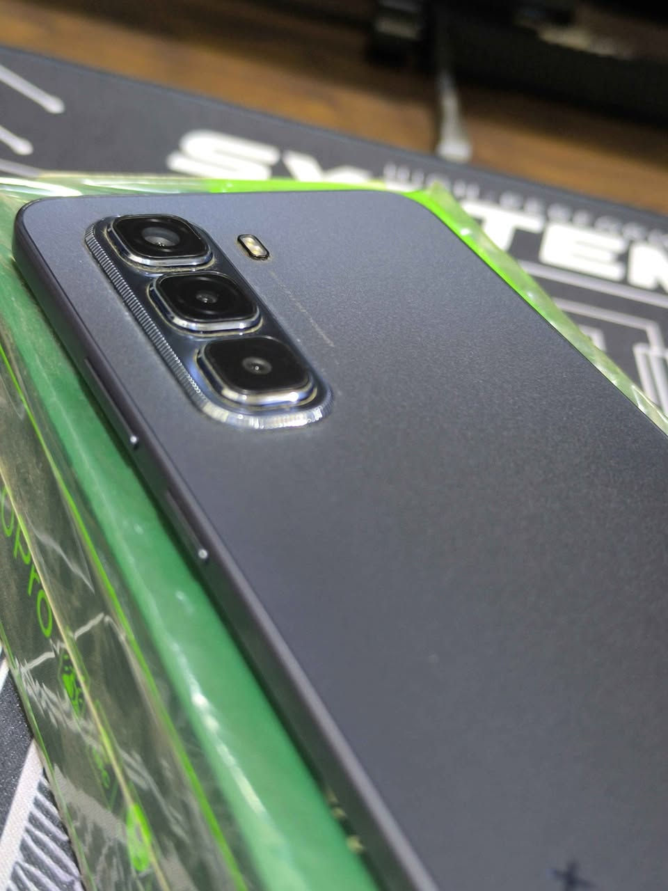 للبيع Infinix Hot 50 Pro 4G بحالة ممتازة ونظيف جداً، استخدام شخصي ومحافظ عليه.

🔹 RAM: 8GB 
🔹 Storage: 256GB
🔹 شاشة AMOLED 120Hz
🔹 بطارية 5000mAh
🔹 شحن سريع 33W
🔹 كاميرا رئيسية 50MP
🔹 بصمة داخل الشاشة
🔹 الجهاز شغال بالكامل وبدون أي مشاكل

📦 ويا الجهاز:

العلبة الأصلية
الشاحن الأصلي
الكيبل
السماعة
عدة كفرات مثل ما مبين بالصور

📱 الجهاز نظيف جداً وما بيه كسر أو ضرر واضح، والشاشة واللمس والكاميرات والشحن كلهن شغالات بصورة طبيعية.

💰 السعر: 180 الف
📍 المكان: بغداد - حي الخضراء 
📞 رقمي: *********** بغداد, العراق
