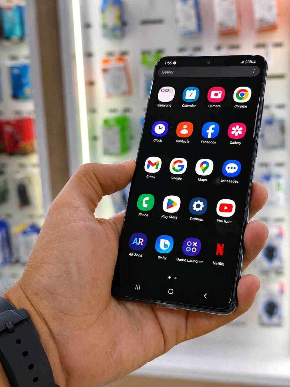 صار علبه عرض تنزيل بالسعر 
الجهاز الاصلي من سامسونج توفر 
s20 الترا
 الشاشة: Dynamic AMOLED 2X بمقاس 6.9 بوصة، بدقة QHD+ ومعدل تحديث 120Hz.
المعالج: Exynos 990 (لنسخة الشرق الأوسط) 
الكاميرا الخلفية (رباعية): أساسية 108 ميجابكسل + ت 48 ميجابكسل (زوم حتى 100x) 
الكاميرا الأمامية: 40 ميجابكسل.
الذاكرة والتخزين: رام 16 جيجابايت / مساحة 128 
البطارية: 5000 مللي أمبير وتدعم الشحن السريع قدرة 45 واط والشحن اللاسلكي. 
السعر 335 الف
بغداد زيونه ربيعي قرب مجمع البركه 
***********