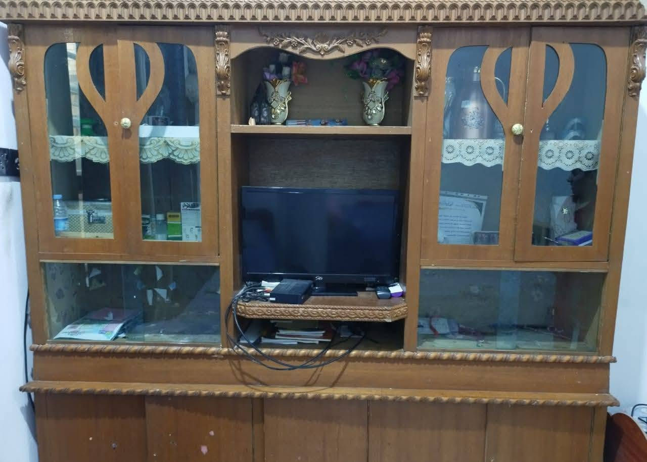 السلام عليكم 
سبورات + ميز وكرسي استعمال جداً قليل وغراض اخرى ،نظيفة جداً وبعضها مستعملة فقط ٢٠ يوم
وكما موضح بالصور 
للاستفسار الاتصال على: 
 ***********

نص مكتوب في الصور:
- NOTE 9 PRO
- CAMERA