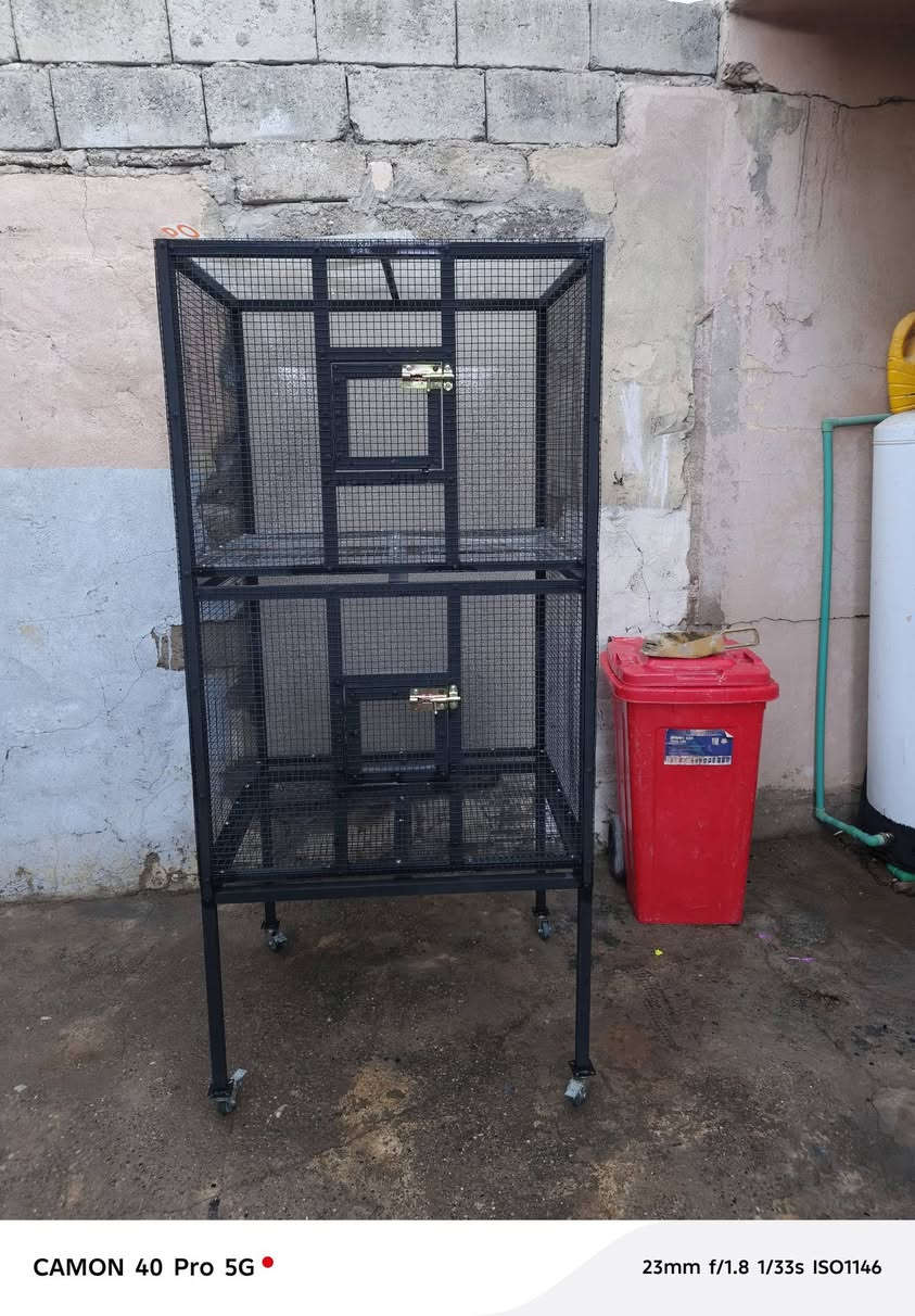 متاح قفص حديد شغل درجه اولى نظام جرارات الارتفاع 170 الجبهه 80 النزال 60 خان مربع 60 × 60 المكان الموس للايمن سعر 125 *********** ***********
