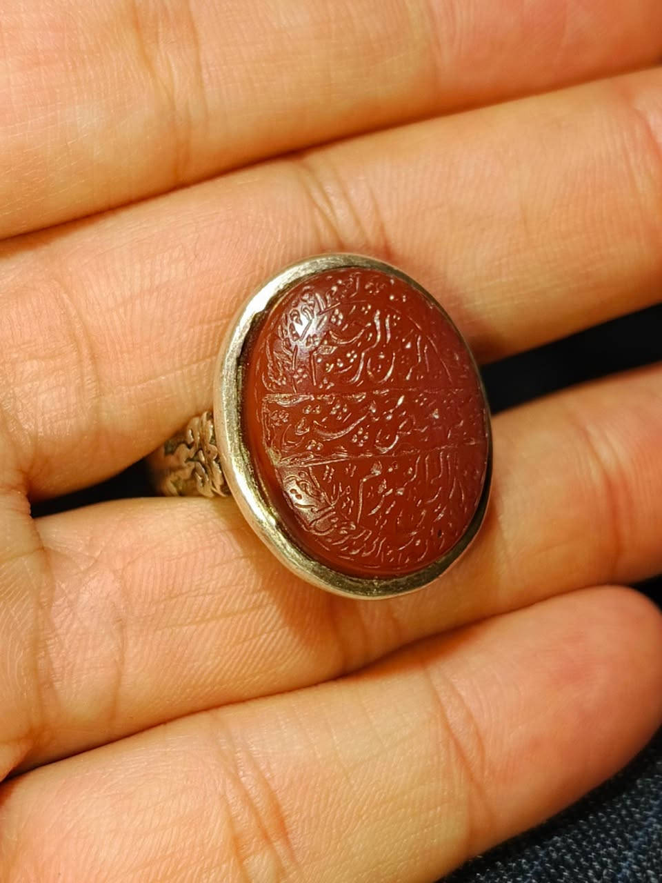 قطعة نوادر💍
خاتم عقيق كبدي خام يماني طبيعي اصلي ذمة قديم ابيع شرك الاصالة والقدم مخطوط خط يدوي احترافي حرز السيد علي القاضي صياغة يدوي ثقيلة فضة ٩٢٥ سعر مناسب ❤
حجز وتفاصيل خاص او واتساب ***********🌹
