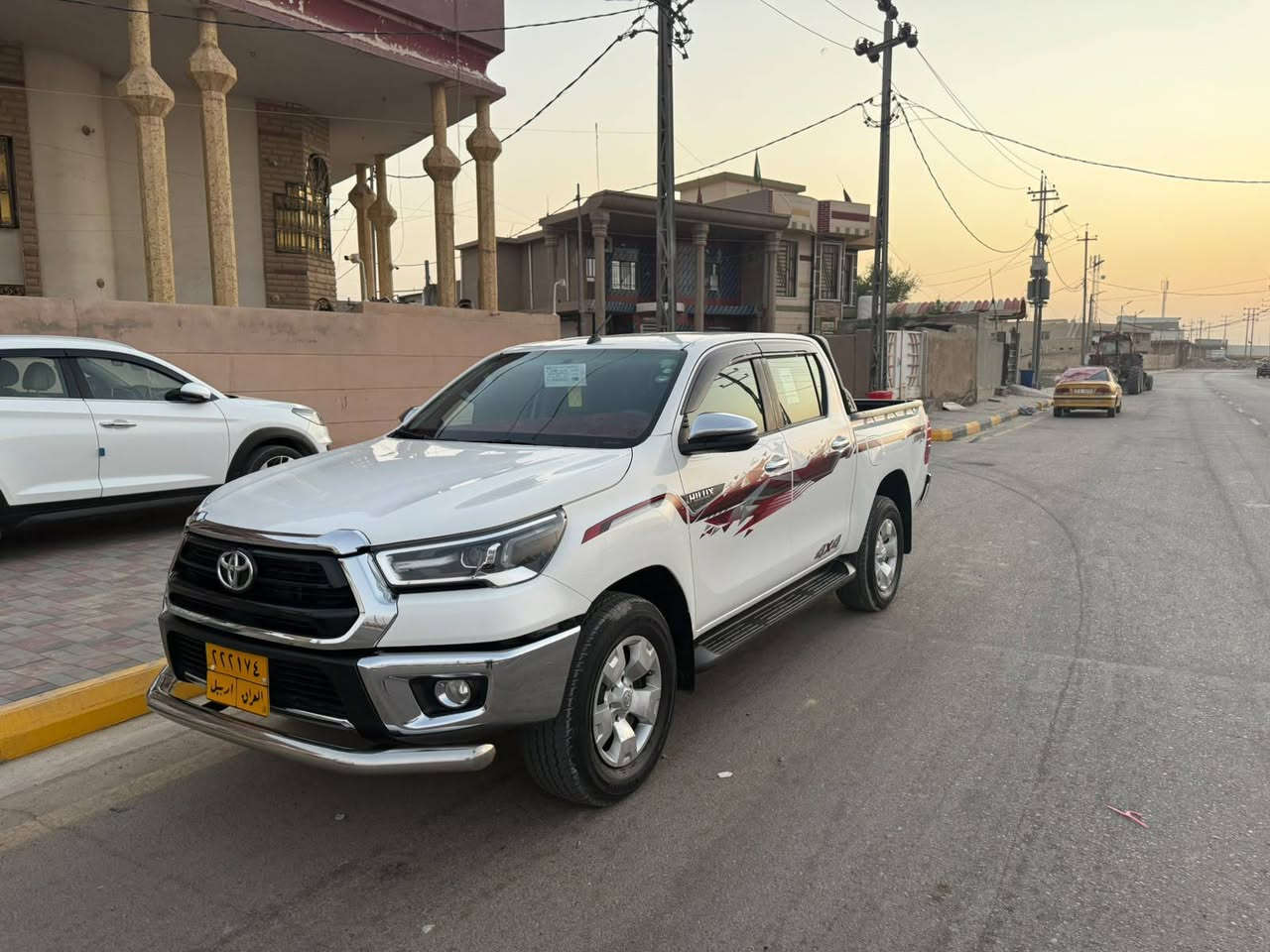السلام عليكم فلاونزه موديل 2022 السياره كفاله عامه بيه بعض الرصعات سياره جديده ماشيه 140الف كير عادي فور ويل رايده 255وبيه مجال ‏‪+964 771 909 8435‬‏
