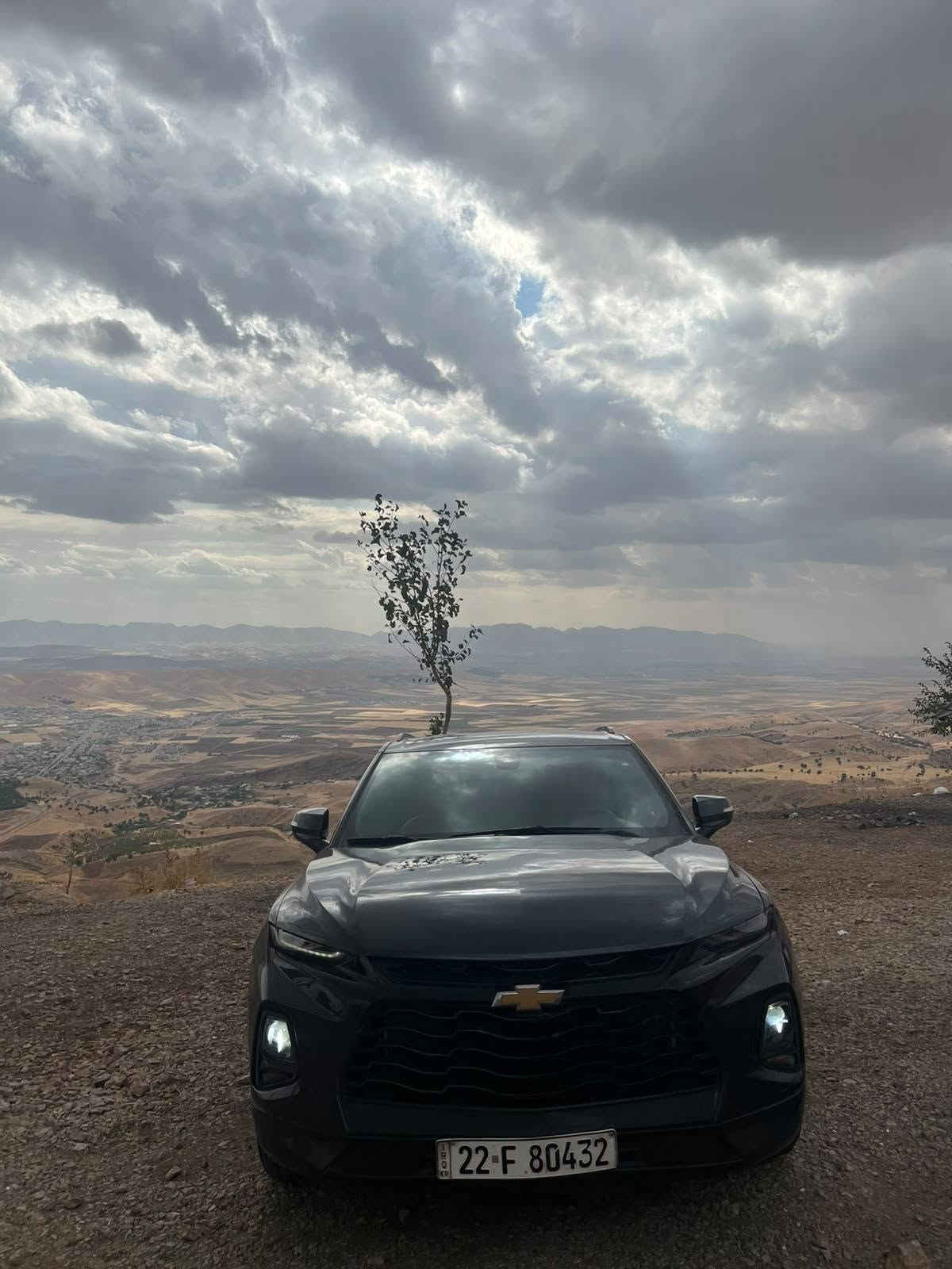 بليزر 2021 lt3 
ماشية ٥٠ الف ميل
حادث قطعتين خفيف ومرفقة الصور بالمنشور 
ايرباك ستيرن فقط 
رقم اربيل 
محرك ٦ سلندر 🚀🚀
كير ٩ نمر 
تشغيل عن بعد بصمة بيبان صندوق بصمة مغلف داخل جلد احمر تدفئة كشنات تحديد مسار نقطة عمياء دفع رباعي وسبورت 
تايرات جديد 
باتري جديد 
حدادية نظيفة 
سيارة بأسمي تحويل ثاني يوم 
تواصل واتساب 
***********
مكان بغداد / الحارثية

نص مكتوب في الصور:
- 49637283