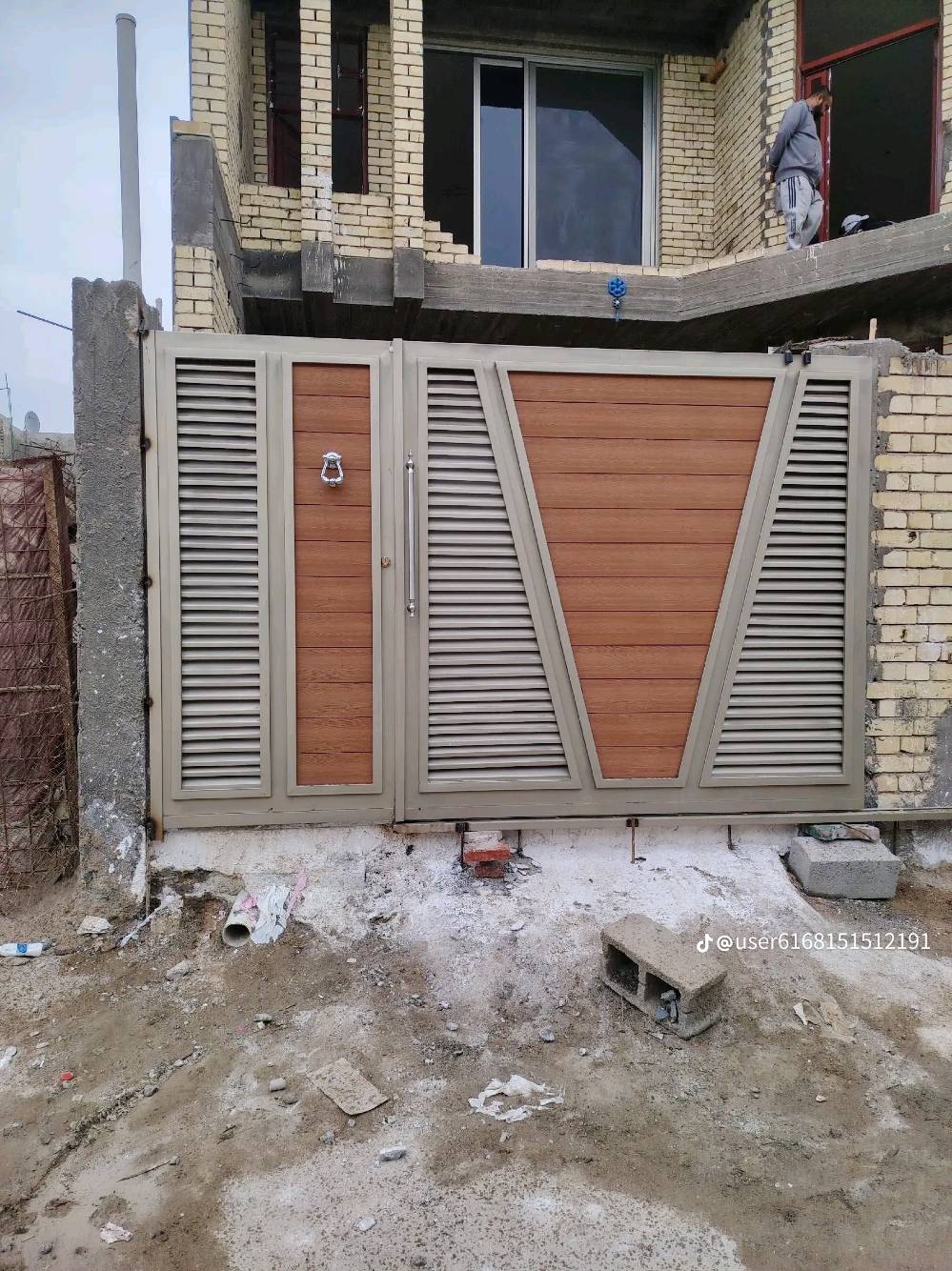 حداد متنقل داخل ميسان لعمل الابواب والشبابيك والمحجرات والقمارات الكيربي والكيسبان للاستفسار ‏‪***********‬‏