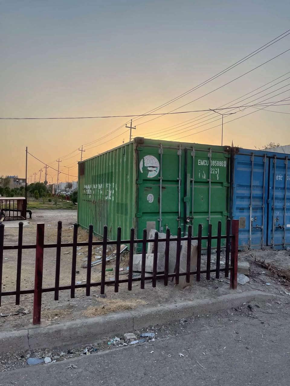 سلام عليكم 
من رخصت مدير الكروب 
طول الحاويات 600
وعرض 240
رتفاع240
 كرفان طول 600
ارتفاع 300
عرض 300
الاستفسار اكثر اتصال عله هاذا الرقم (***********)
كفاله عامه أوراق كامل نضافه100/
