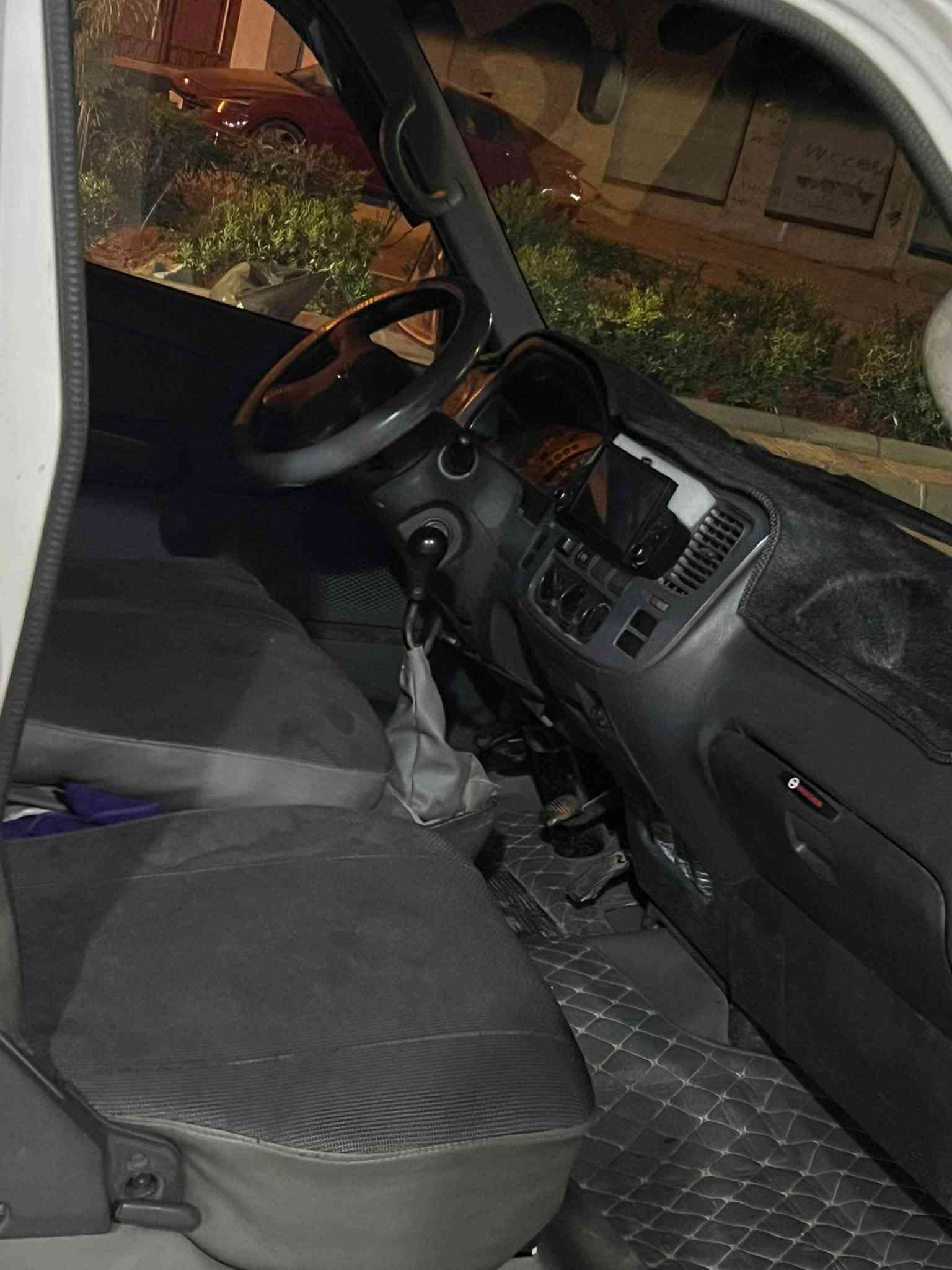 نيسان فان • ٢٠٠٤ • بنزين