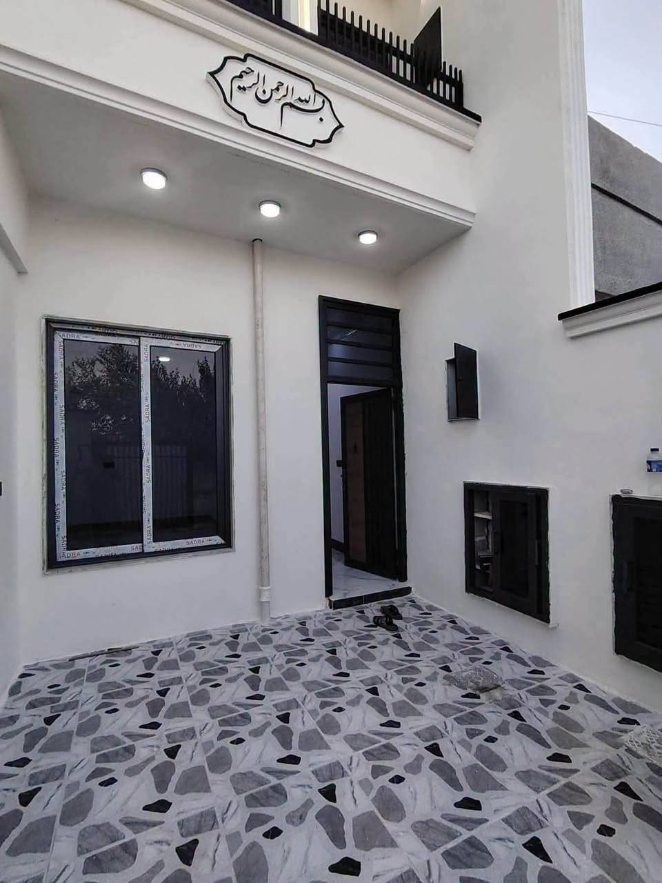 السعر : 110 مليون مع المجال 
———————————
دار للبيع ( 100م ) واجهة ( 5م )  🏘
———————————
#موقع_العقار 🗺 : كركوك - حي العسكري - مقابل سنتر الزوراء 
———————————
طابقين كامل معزول 
طابق اول : غرفة نوم + استقبال + صحيات + مطبخ على هول
طابق ثاني :  غرفة نوم + مطبخ على هول + صحيات + درج خارجي فقط
———————————
طابو ملك صرف - بأسم شخص واحد 
———————————
للاستفسار الاتصال ***********
او مراجعة مكتب القاسمي للعقار الفرع 2 عنوان المكتب حي العسكري قرب جامع المعراج

