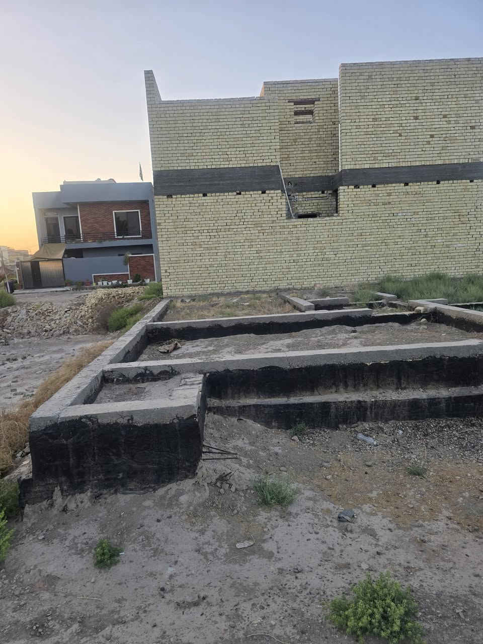 🏡 قطعة أرض للبيع – فرصة مميزة
📍 الموقع: قرب محكمة استئناف بابل الاتحادية – تقسيم الصرف
📐 المساحة: 100 متر مربع
📄 نوع السند: طابو مالك صرف
🧱 مشيدة عليها بتلو
✅ متوفر كافة الخدمات.
⭐ موقع مميز وحيوي، مناسب للسكن أو الاستثمار.
📞 للاستفسار يرجى التواصل على الخاص، أو مراجعة مكتب دار المعمار للعقار، أو الاتصال على الرقم:
***********
