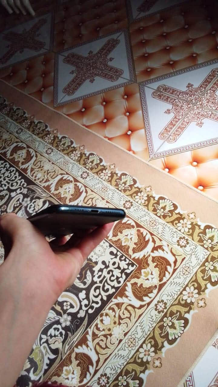 جهاز شرق اوسط شاشة مبدله و ضهر مكسور فقط جهاز جداً نضيف مراوس ب 11عادي او برو شرط 256 رقم***********
