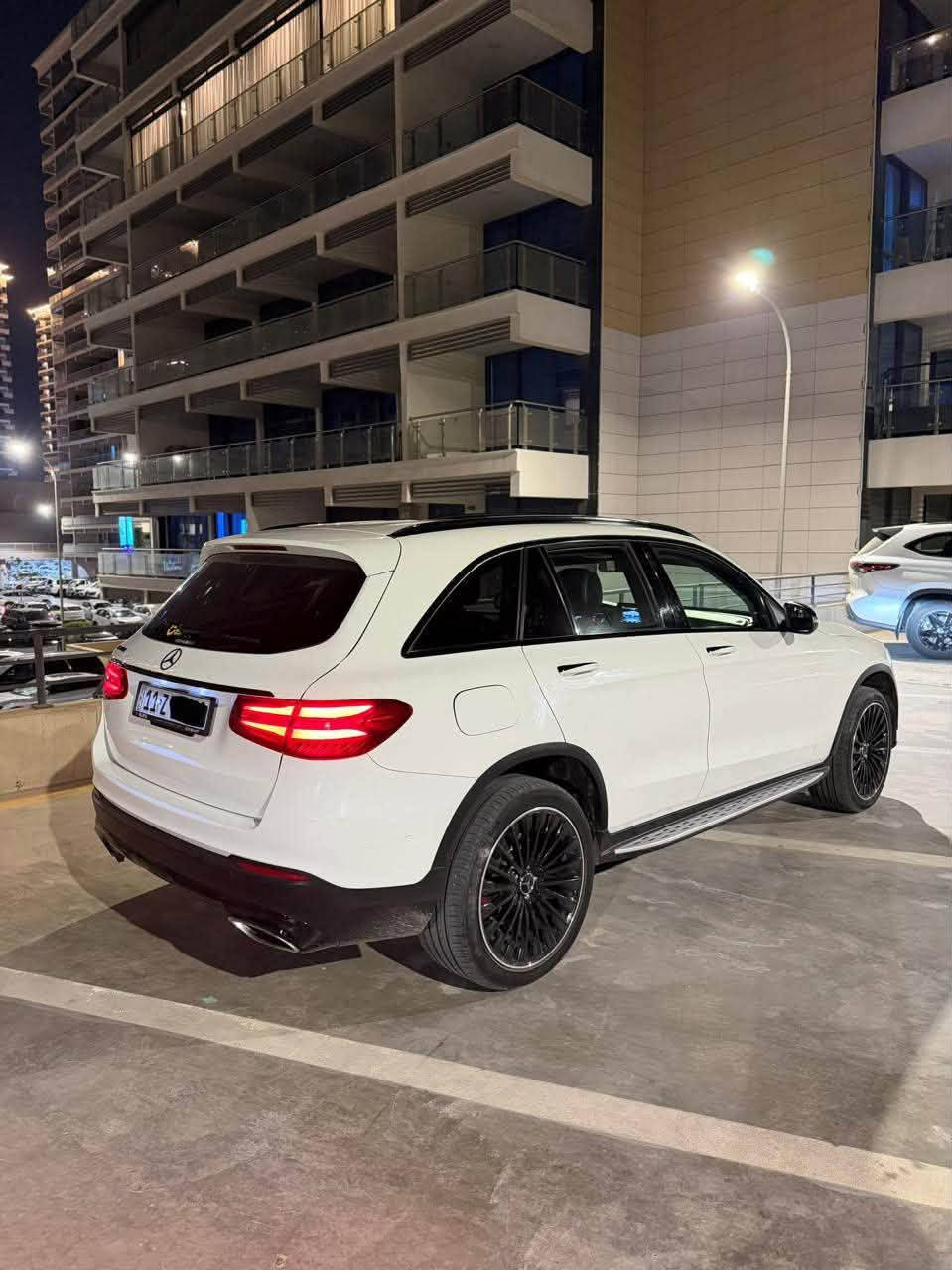 بسعر جدا مناسب 198 ورقه مال بيع
مرسيدس Glc 300 مديل 2019 
فول مواصفات AMG بانوراما 4 بصمات 
جنطه كهرباء مفوله كراسي مومري 
حادثها فقط طخه قطّعه وحده 
بدون ايرباك كله سليم 
 (( تو ويل )) المرغوبه ماشيه 62 الف 
السياره كلش جديده صفر مسج نظيفهه 
عنواني المنصور رقمها بغداد باسمي
***********
