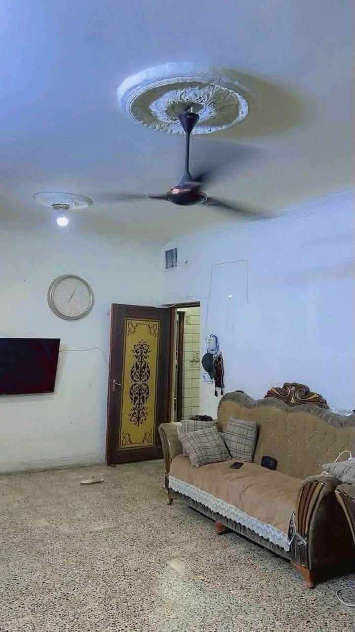 اللهم صل على محمد وال محمد
السلام عليكم

بيت طابو ملك صرف

الكمالية / حي الزهراء / شارع المصرف / قرب ام محمد القابلة بالفرع بصف الركن

عرض الشارع عشرة متر

البيت بأسم شخص واحد

تفاصيل البيت

مسلح طابق ونص

المساحة الكلية ٢٠٢ ونص

الواجهة ٩ متر و  ٢٠ سم النزال ٢٢

الطابق الارضي

كراج + حديقة + مدخل + استقبال + هول + صالة + غرفة + مطبخ + صحيات

الطابق الثاني

غرفتين نوم + صحيات

البيت بي ترك جانبي وخلفي

السطح شتايكر جديد قبل فترة كمل

السعر ٢١٥ وبي مجال 

رقم صاحب العقار

***********
