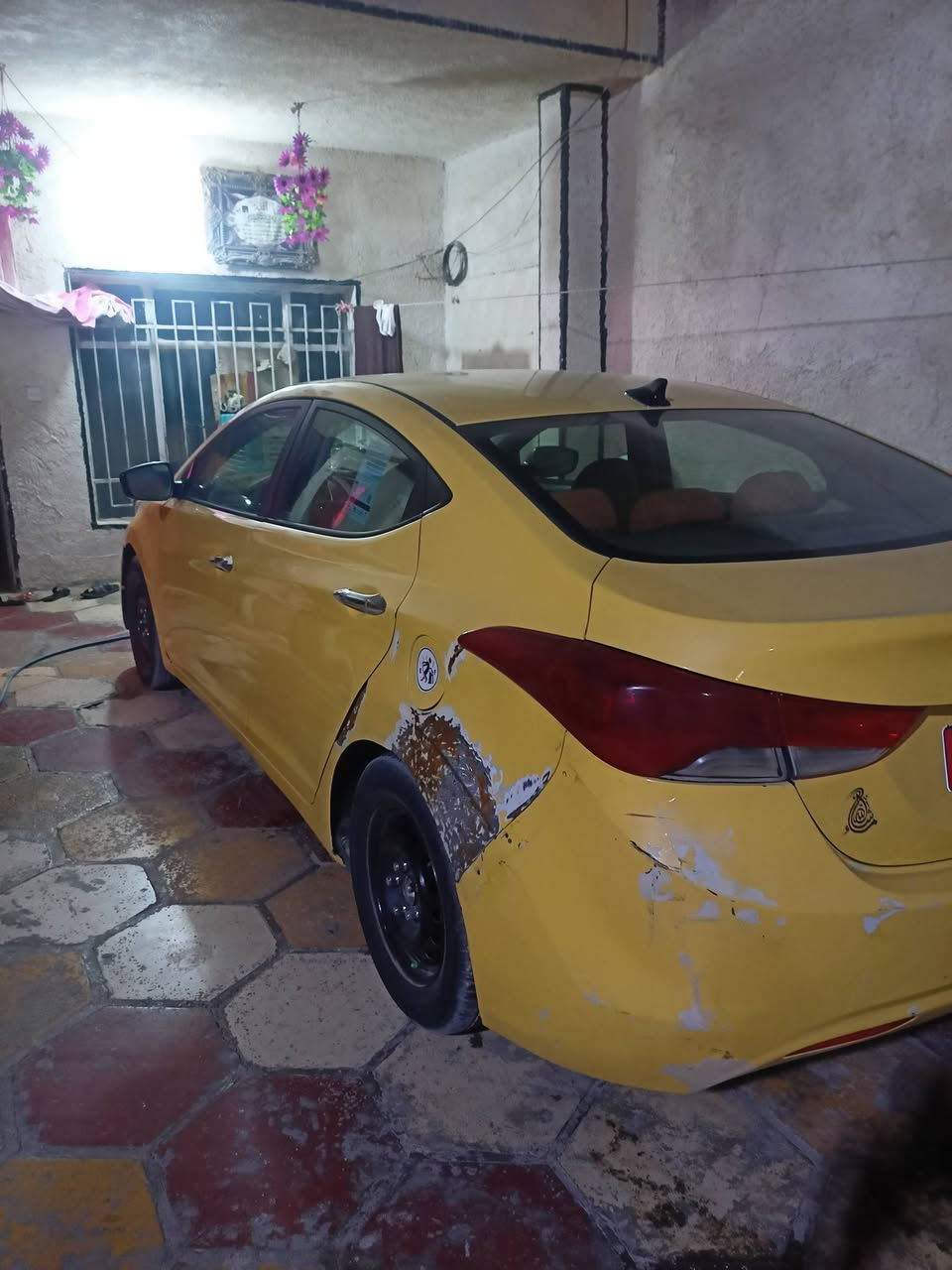 سلام عليكم لنتره لبيع مديل 12 حادثه من مريكه جاملغ  لخلفي وبيه دوسه سياره فول وفتحه سياره خير من الله وبيه تاريات 4 تخم توني شادهن سياره نضيفه مال جناي مكاني بغداد حي نصر ***********

