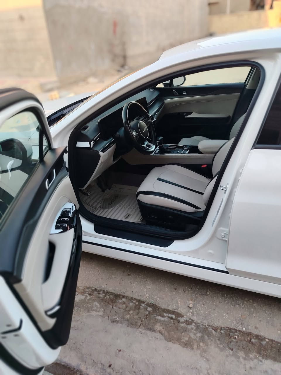 سلام عليكم كيا فايف موديل 24 مكفول كفاله عامه فول مواصفات مكينه2500  ماعد البنرامه تشغيل عن بعد كشنات كهربائي تبريد قطعتين الاستفسار على هذا الرقم ***********
