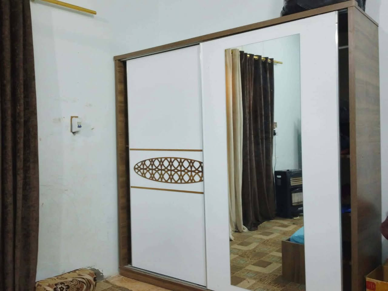 مكلف بنشر غرفه نوم تركيه مابيه أي ضرر للبيع عنوان ديوانيه سعر 275وبيه مجال قليل لاي استفسار***********بي وتساب
