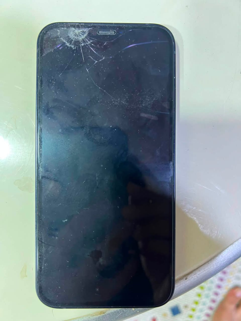 سلام عليكم جهاز نضيف نفس ما شوف بل صوره بي كسر بل شاشه وبطاريه ٧٥ جهاز كلشي ما بدل بي نضيف جهاز 12 عادي سعره 275وبي مجال ال شراي متواجد وتساب هاذ رقمي ***********
