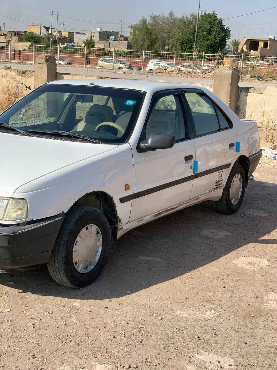 السلام عليكم 
بيجو روى موديل 2008 رقم بغداد انكليزي باسمي وسنويته 2029 وهزته ما خلصانه لشهر العاشر تحويل ثاني يوم غرفته تخبل شاشه بطاين كامره بك دشومه اناره كله جديد بس بيه خيط تبخير بدون دخان سعره 27 وبيه مجال بسيط حگ الجيه
 ***********
