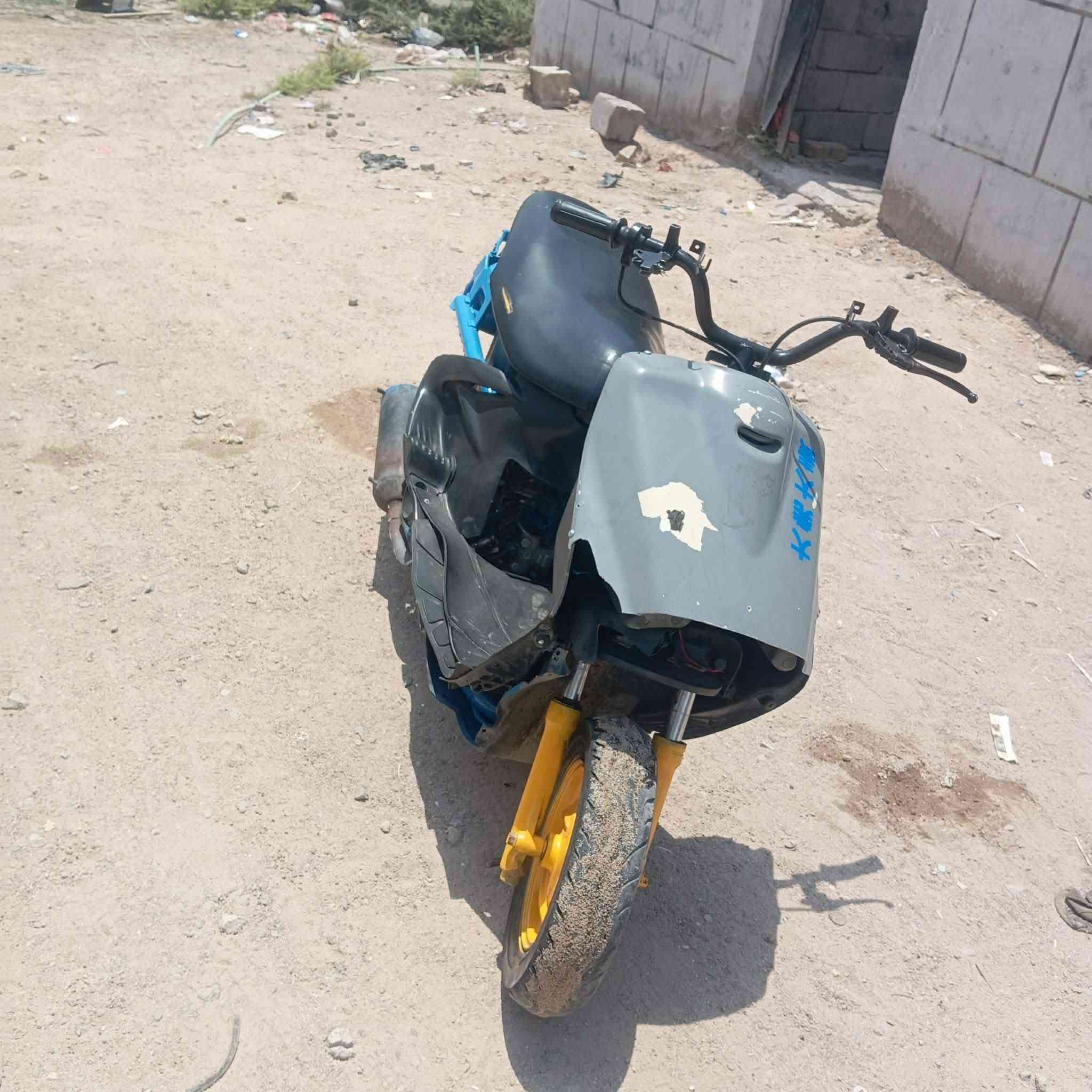 سلام وعليكم للبيع فراشه 140 دراجه شوفت عينك بيها خيط تبخير قليل بدايتة + وياها كزوز رياضي وبلاد السعر 250 رقمي *********** مكاني بصره تنومه
