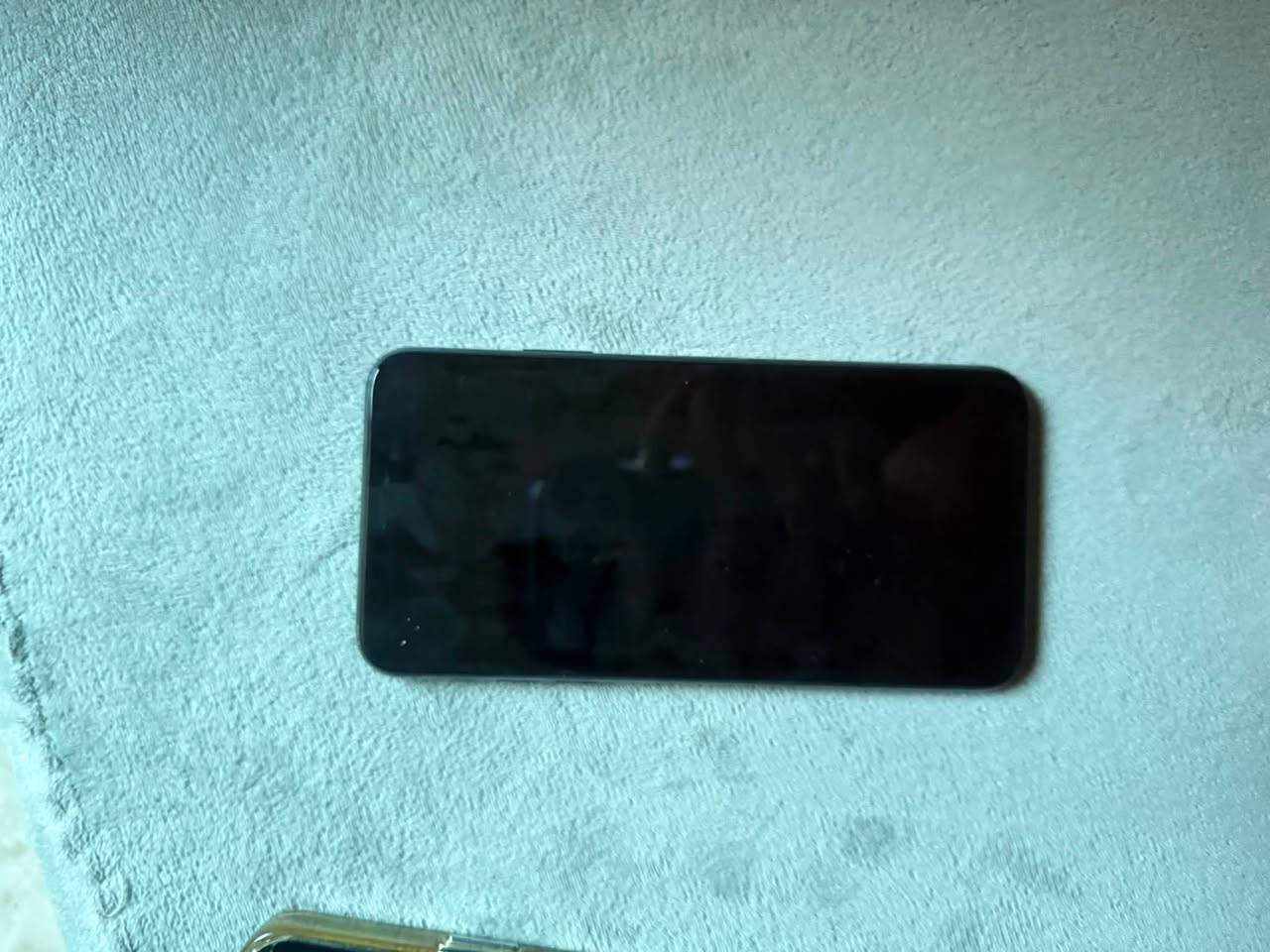 📱 للبيع iPhone 11 Pro Max 256GB
🔹 الذاكرة: 256GB
🔋 البطارية: مبدلة أصلية
📱 الشاشة: أصلية ومبدلة
✅ Face ID شغال
❌ الظهر مفطور
❌ لاقطة الصوت بيها عطل، الصوت ينسمع عند فتح السبيكر فقط

الجهاز شغال وجميع التفاصيل مذكورة بصراحة،

💰 السعر: 220 ألف قابل للتفاوض بالمعقول
📍 بغداد
واتساب 
***********
