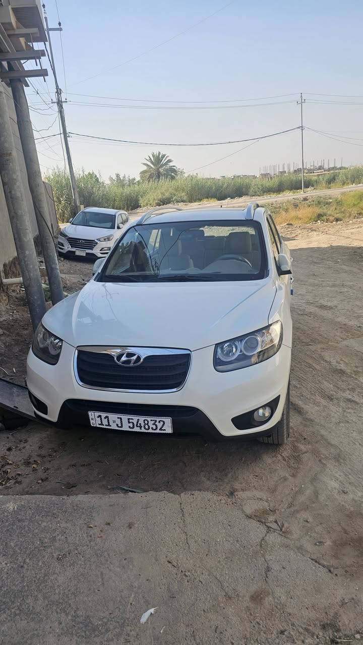 السلام عليكم سنتافي خليجي ٢٠١٠ ٦ سلندر للبيع صبغ الباب الخلفي فقط واسفل الأبواب رش فقط جهة السائق السعر ١٢٠ وبيه مجال *********** للتواصل مكان السيارة بابل ..
