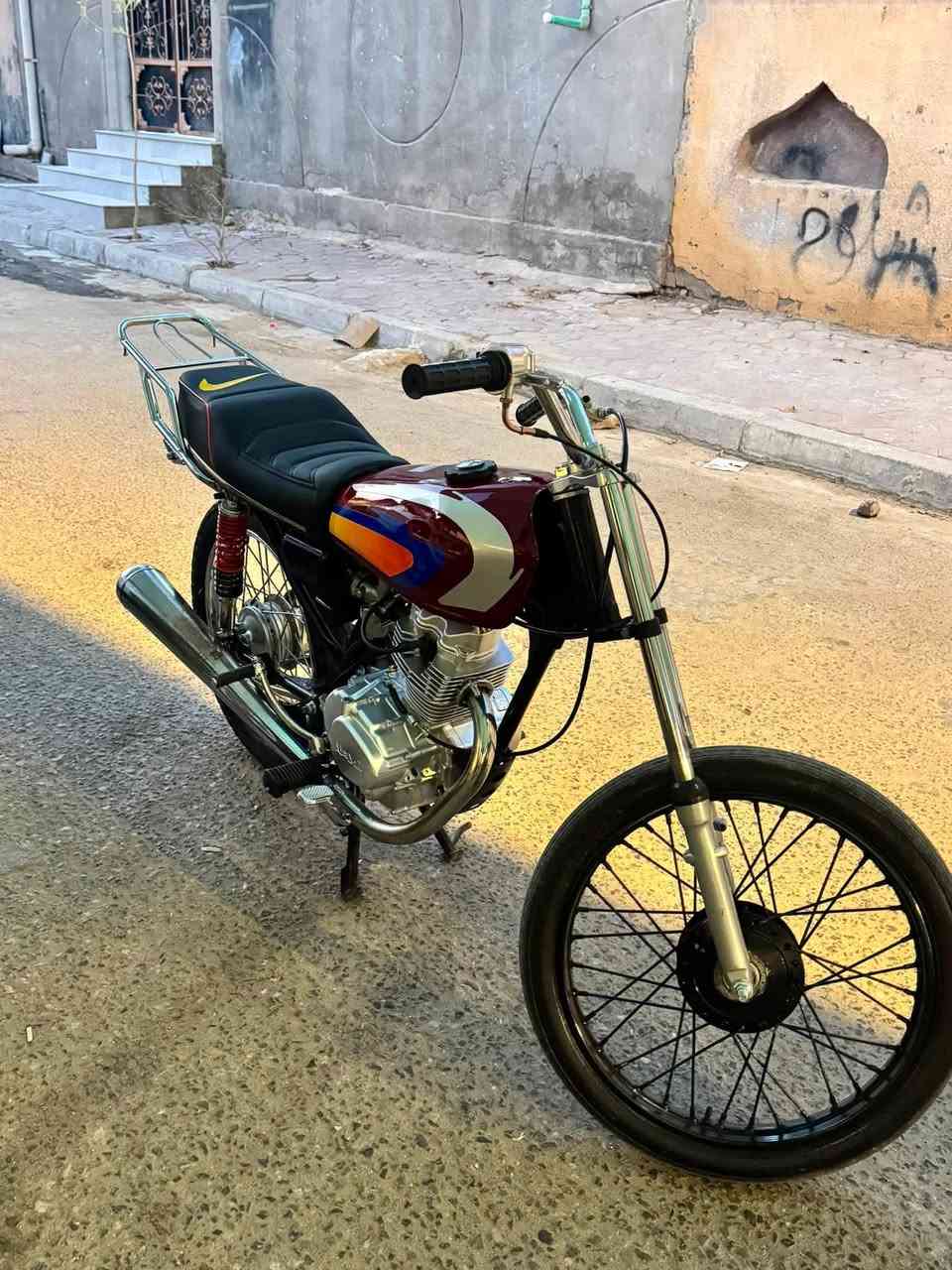 سلام عليكم دراجه ادوات توه معمره صارله 3 ايام   دراجه حيل نضيفه تجي تشغل وتروح  ما ناقصه اي شي دراجه ادوات ادوات شراي يتصل ***********
