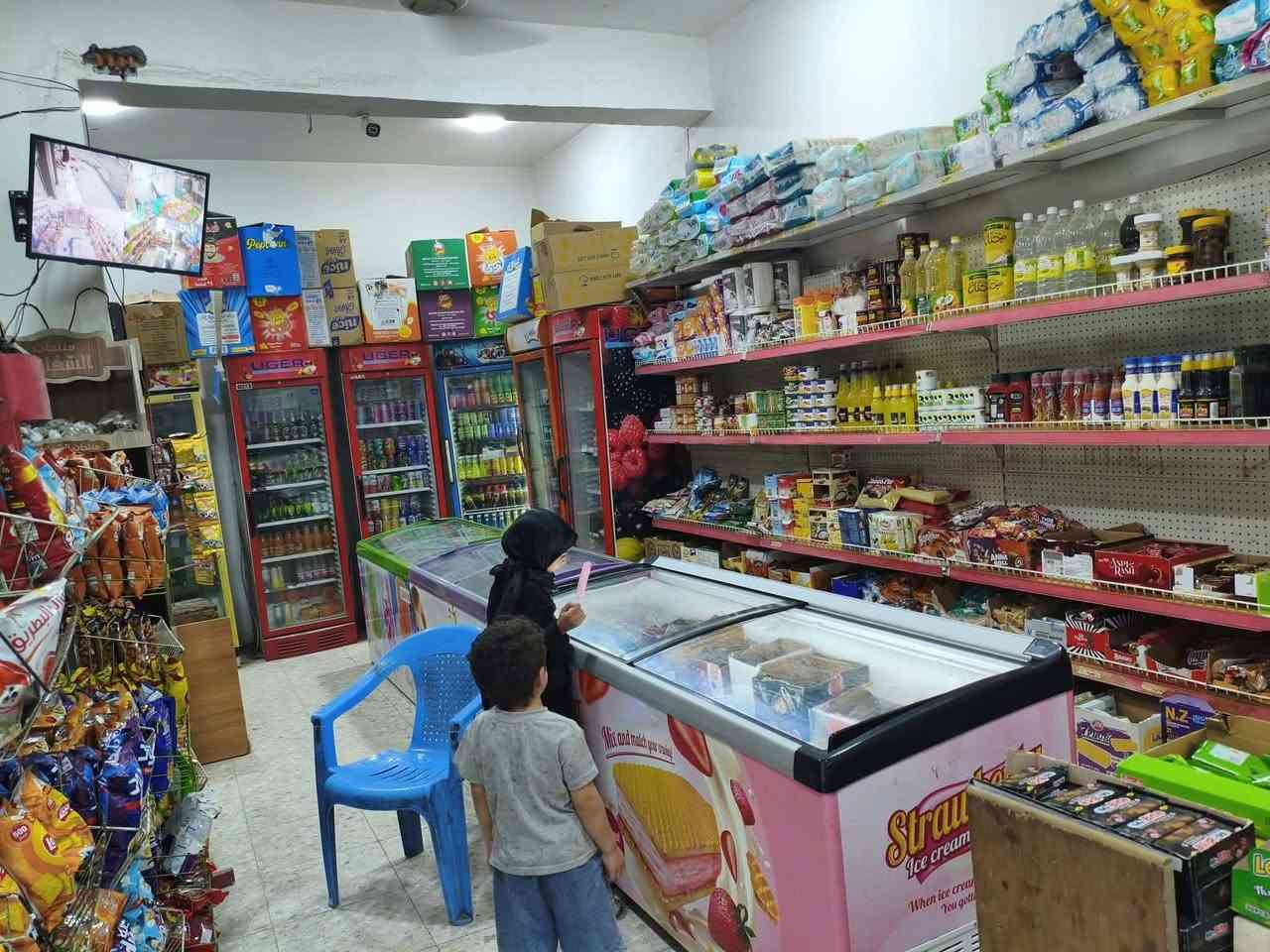 سلام عليكم 
أسواق للبيع في منطقة الباويه شارع المستوصف الاسواق تحتوي ع 11براد عمودي 
و 3برادات طرحيه فقط واحده لشركه و 2مالات المحل 
كذالك تحتوي ع سبلات 2 
وتحتوي ع سستم كاميرات 
الاسواق ركن ومطله ع ثلاثة شوارع قريب عليها فرن صمون 
و مدرسه  مقابيلها ودخلها 400الف خير من الله 
ملاحظة أسواق جديده 
سعرها 12وبيها مجال 
سبب البيع  طلعلي دراسه ماجستير  خارج العراق 

***********

