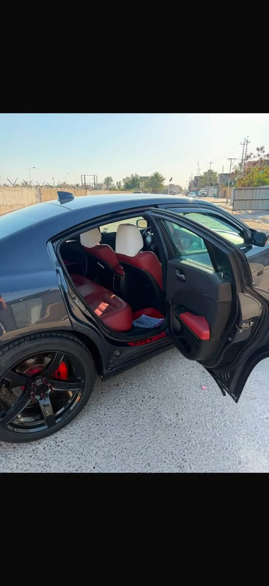 السلام عليكم   للبيع 
جارجر موديل 2017  V6 
مواصفات ال SXT معروفه 
تبريد خير من الله 
السيارة مال جناي 
تخم تاير 
تخم ويل 
سماعات دمام سستم 
دوشمه جديده 
داخل كامل لد ترحيب كامل 
السياره ادامه كاملة 
( كير.  محرك.   اكسل ) خير من الله جديد 
السياره نصبته ماشاءلله و مصروف عليه كلش اهواي 
رقم بغداد جديد 
بأسمي ثاني يوم تحويل 
مكان السياره بغداد الشعب 

السعر : 178 و بيه مجال كلشش بسيط
الرقم ***********
