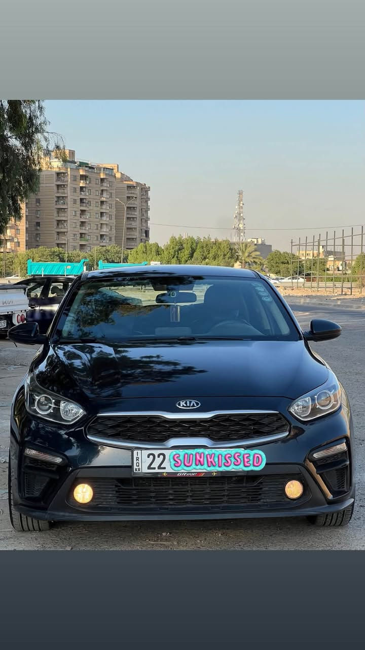 سلام عليكم للبيع او المراوس 
كيا سيراتو موديل 2019 خليجية وكاله نص فول جديده سياره كفاله  ماشيه 99 كيلو  كير محرك تبريد حداديه كله وضع الشركه تخم تاير جديد مابيها نقص برغي رقمها اربيل باسمي وكاله او تحويل سعر 137 وبيها مجال 
مكان السياره بغداد الكرخ 
للاستفسار الاتصال ***********
