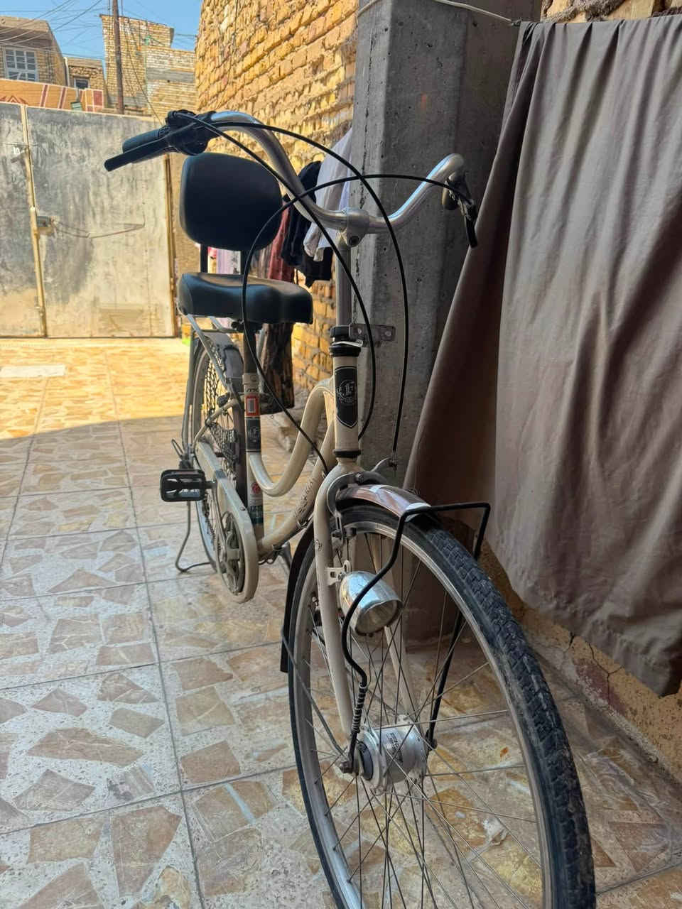 بايسكل للبيع شغال بلكامل لايت وكير وبي كشن ابو الضهر بس الكشن مشتريه 20 سعره كامل يعني 100 رقمي *********** عنواني بغداد الحسينيه الراشديه
