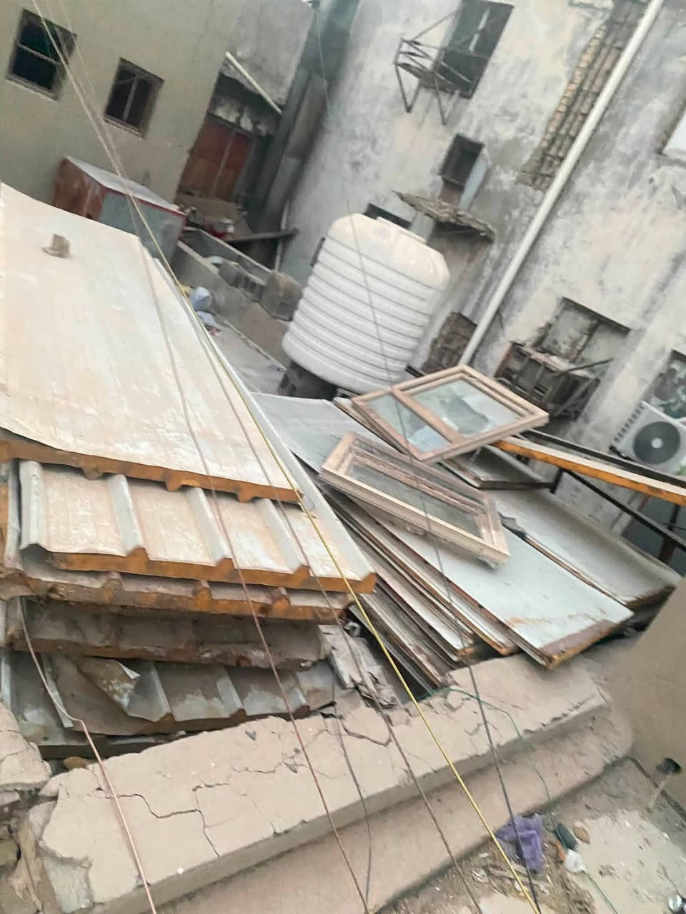 شلع قلع فقط الي بالصور ب 450الف وبيهن مجال حك جيتك عنوان بغداد كراده ***********
