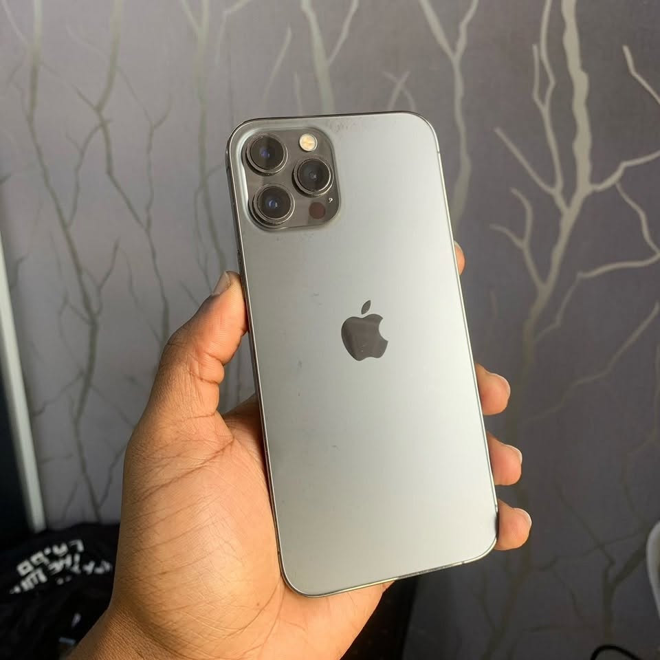 ايفون 12 برو ماكس • ٢٥٦ • بطارية ٧٩
