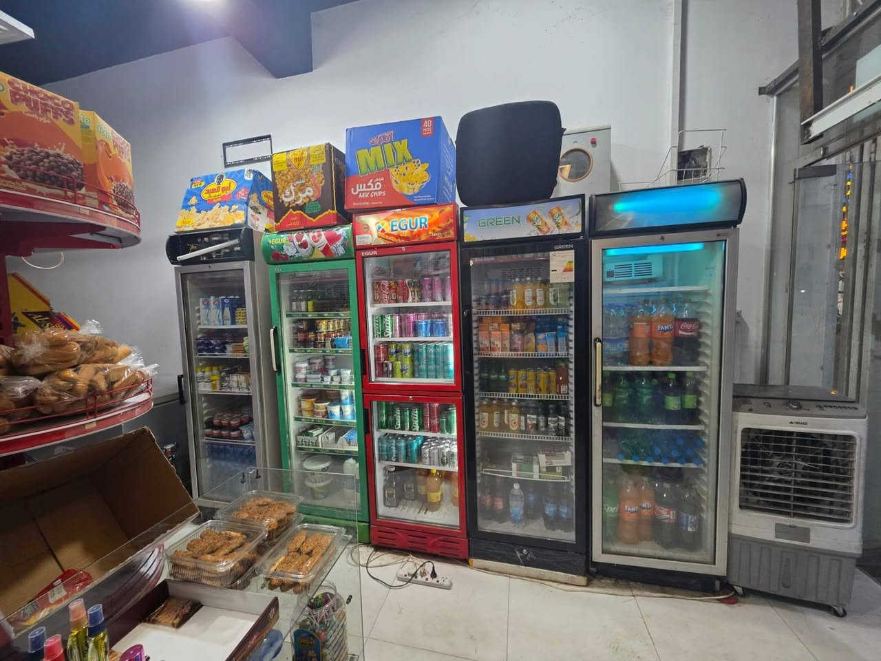 أسواق في كربلاء للبيع 
أسواق جاهزة وشغاله على شارع عام مقابل مجمع طبي وقرب المستشفى التركي أسواق ما ناقصها شي تجي تكعد وتبيع وما شايل ايدي منها جاي اتسوك دائماً 
#سببـالبيع ضرف صحي ( انزلاق) وما اكدر اگعد هواي 
محتويات الاسواق 
5 عارضات عمودية تبريدها فول 
2 مجمدات للحوم والموطة 
سفينة وسطية 3 متر 
رفوف درجة أولى 
مبردة صغيرة 
ميز كاشير جديد 
جهاز رصيد 
جهاز كي كارد 
اجارها مناسب 300 ألف 
وبقية التفاصيل واضحة بالصور والفيديو 
سعرها 7 ملايين وبيها مجال قليل 
متواجد دائما على الخاص 
رقم الهاتف والواتساب ***********
