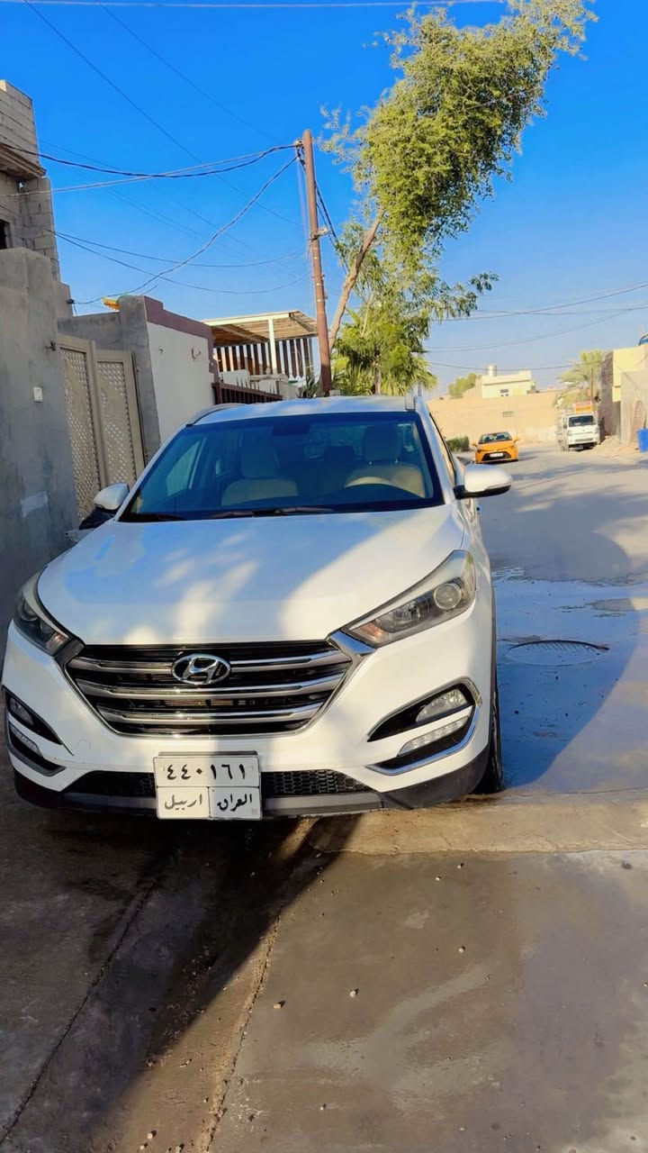 توكسان موديل 2018 ابيض ثلجي كوري سياره كلين كله مكفولة بيه بطاقه بانزين 
الاتصال *********** كركوك, العراق

