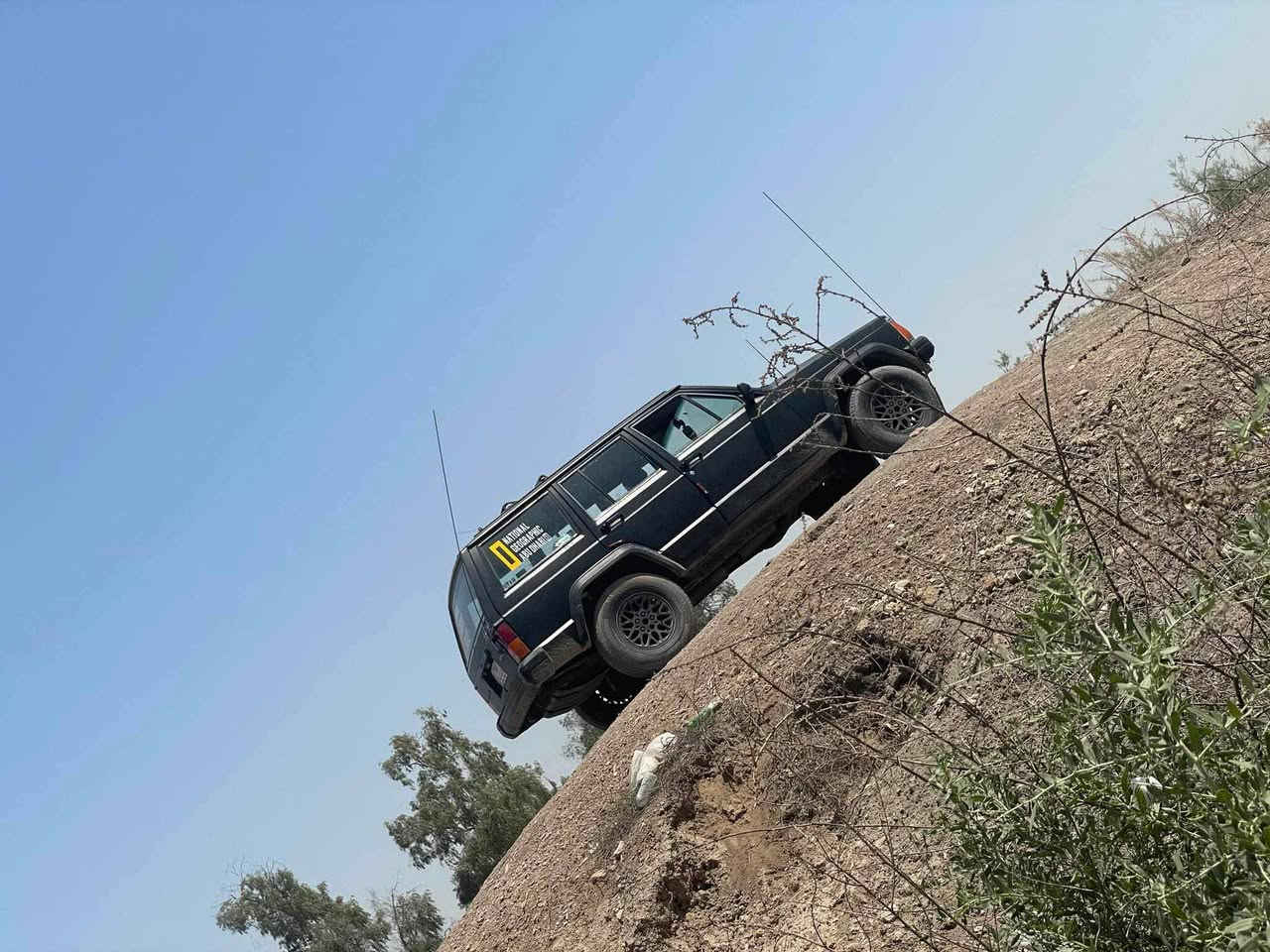 السلام عليكم جيب شيروكي
موديل1989
محرك vvT 3000
كير ومكينة خيرمن الله صافي لا تبخير ولا صوت  كشر نظافة 70 بلمية 
من الاخير سيارة مال شغل مال كراب يرادلهة ترتيب الدواخل
تخم تاير جديد باتري جديد رقم دولي وهسة جديدة وباسمي   السعر تلاثين وبيهة مجال
العنوان جزيرة بغداد السياحية الفحامة 
رقمي ***********
