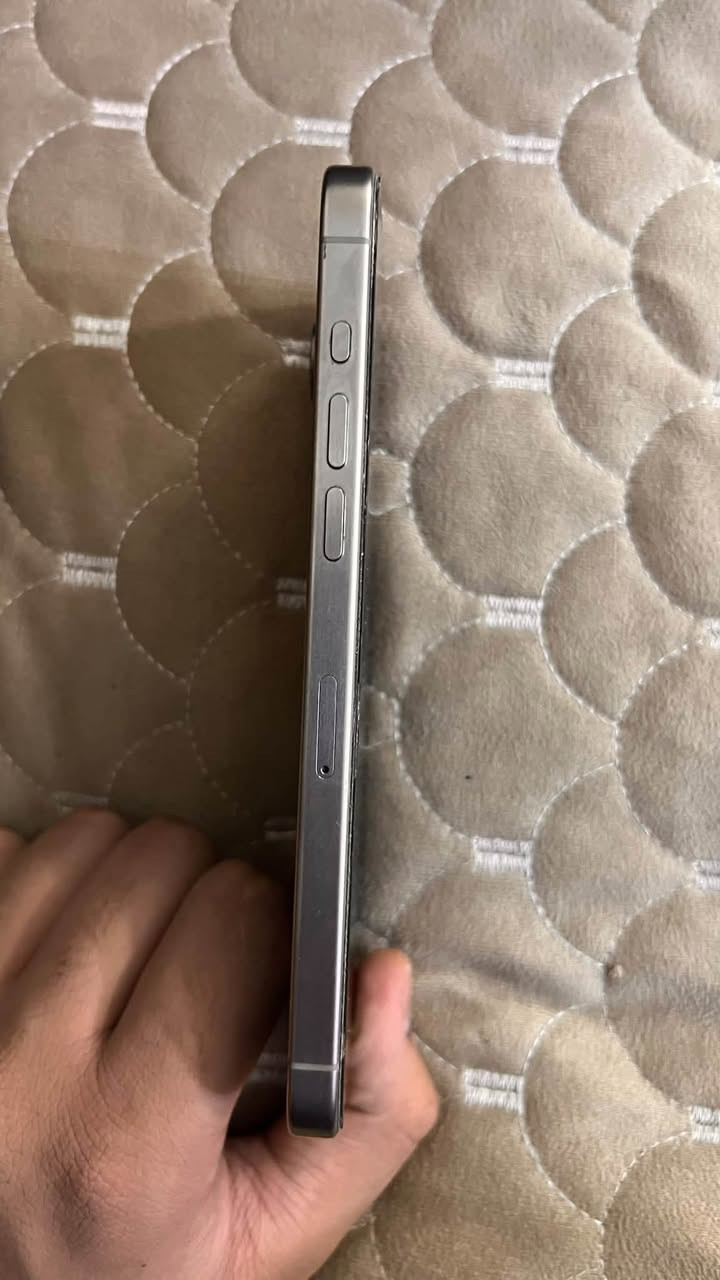 السلام عليكم
iPhone 15 Pro Max
للبيع
تيتانيوم طبيعي (Natural Titanium)
الذاكرة 256
عمر البطارية 87
عدد دورات الشحن 924
رقم الطراز  MU793AA/A
الجهاز نظيف مثل ماموضح بالصورة
الفطور هاي اللزگة مو الشاشة

تواصل 
‏***********١
