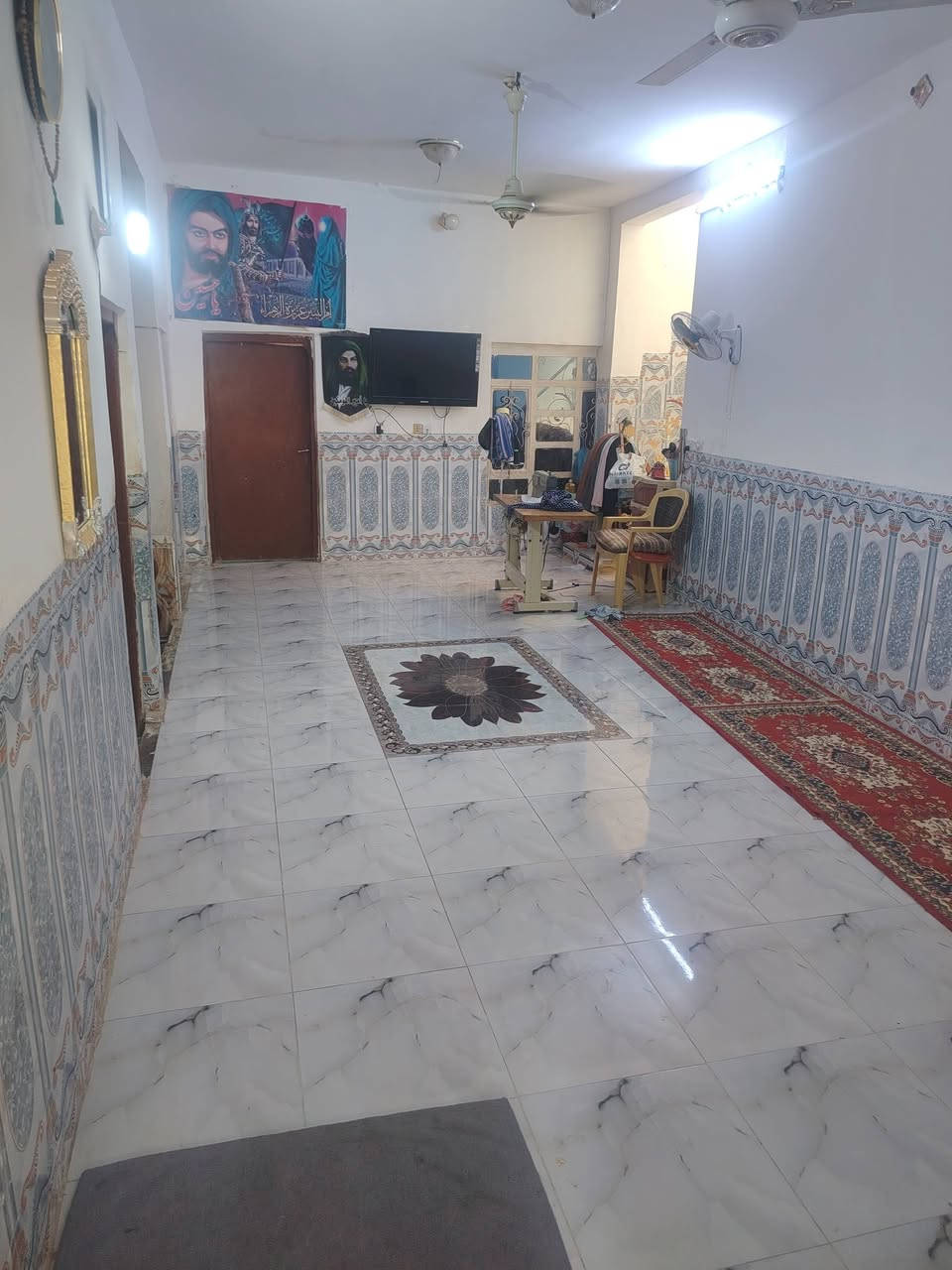 بيت البيع مساحه(300) طابو صرف يتكون البيت من اربع غرف نوم + استغبال + صاله +كراج سيارات صحيات خارجيه البيت جاهز العنوان شارع الطفاء الصوب الصغير السعر(70) اوبيه مجال الن مستعجلين عله بيعه ابلاش  ***********
