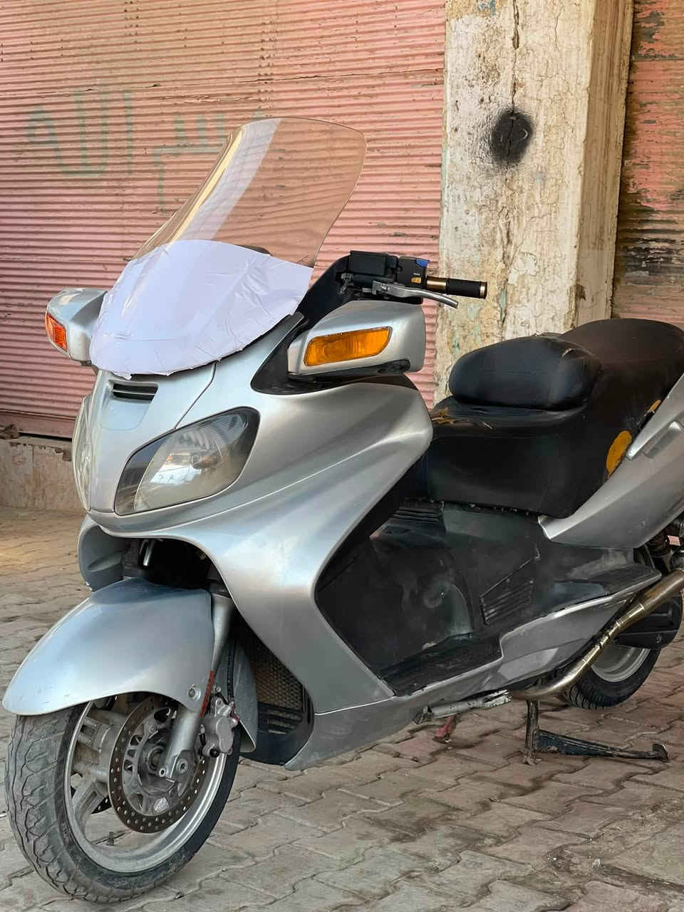 السلام عليكم سكاي ويف 650 نص فول كير و مكينه كفاله دراجه كامله بيع او مراوس السعر مليون و 600 و بيها مجال مكاني ديالى الخالص  
***********
