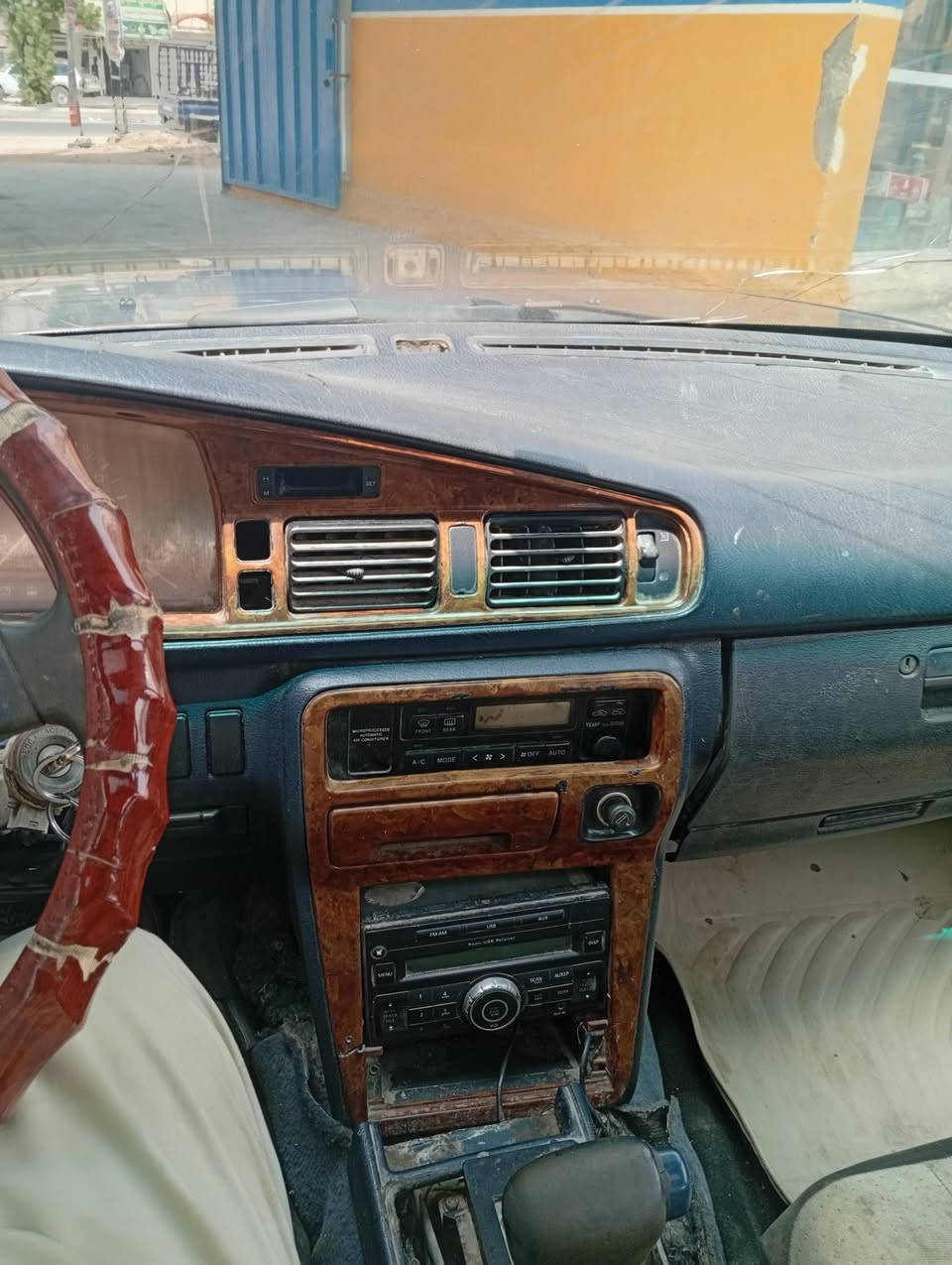 سيدان مودبل 91 رقم ديالئ حائز ثالث يعني بس وكاله خاصه كير ومحرك جدد بمعنئ الكلمه حداديه جديده تبريد شغاله بس صار يومين الدكمه مال التبريد عاطله دواخله حلوه سياره مال شغل وجاهزه ترايك وين ماتريد مكان السياره نجف السعر 18ورقه وبيه مجال اتصال فقط *********** واتساب والرقم الثاني شريحه ***********
